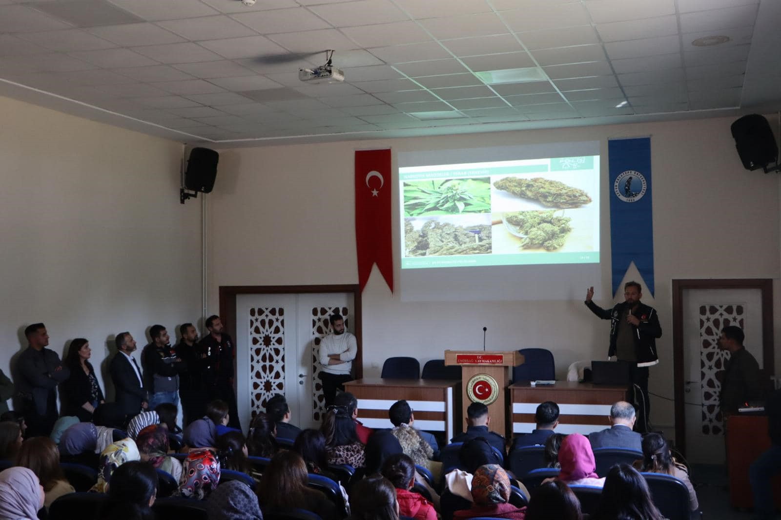 Emirdağ’da Uyuşturucu ile Mücadele Eğitimi: Anne ve Öğrenciler Bilinçlendirildi