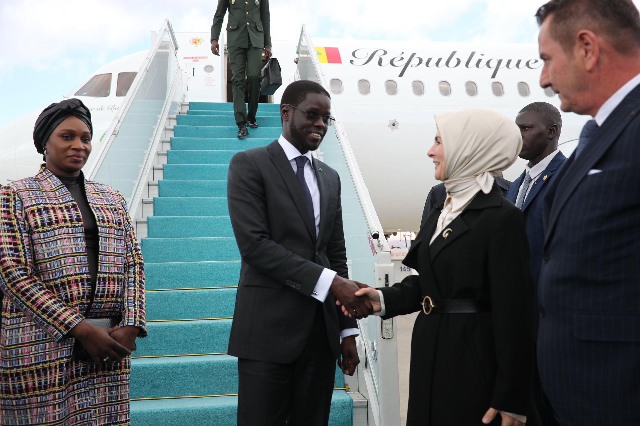 Bakan Göktaş  Senegal Cumhurbaşkanı Faye’yi Karşıladı