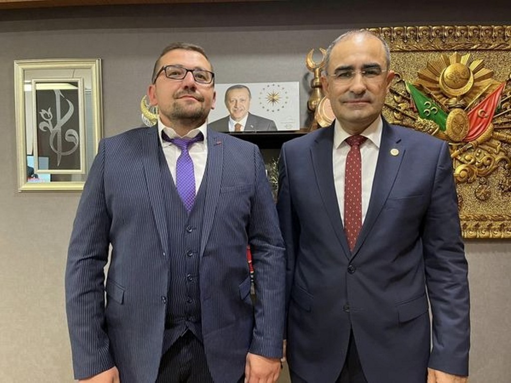MİLLETVEKİLİ ARSLAN MİSAFİRLERİNİ AĞIRLADI