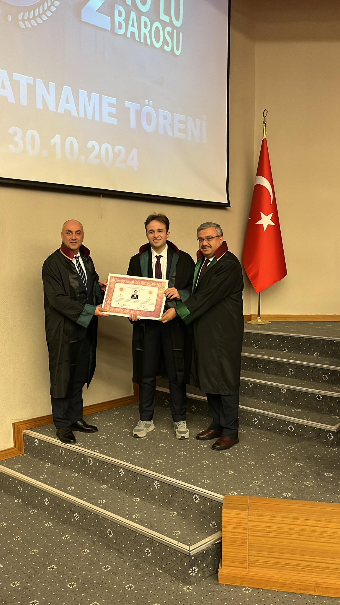 Yurdunuseven Ailesinde Gurur Tablosu  Ali Emir Yurdunuseven Avukatlık Yemini Etti