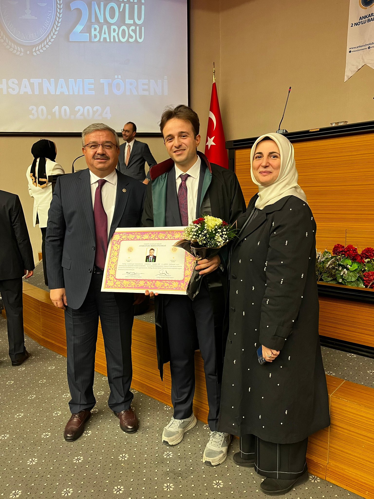 Yurdunuseven Ailesinde Gurur Tablosu  Ali Emir Yurdunuseven Avukatlık Yemini Etti