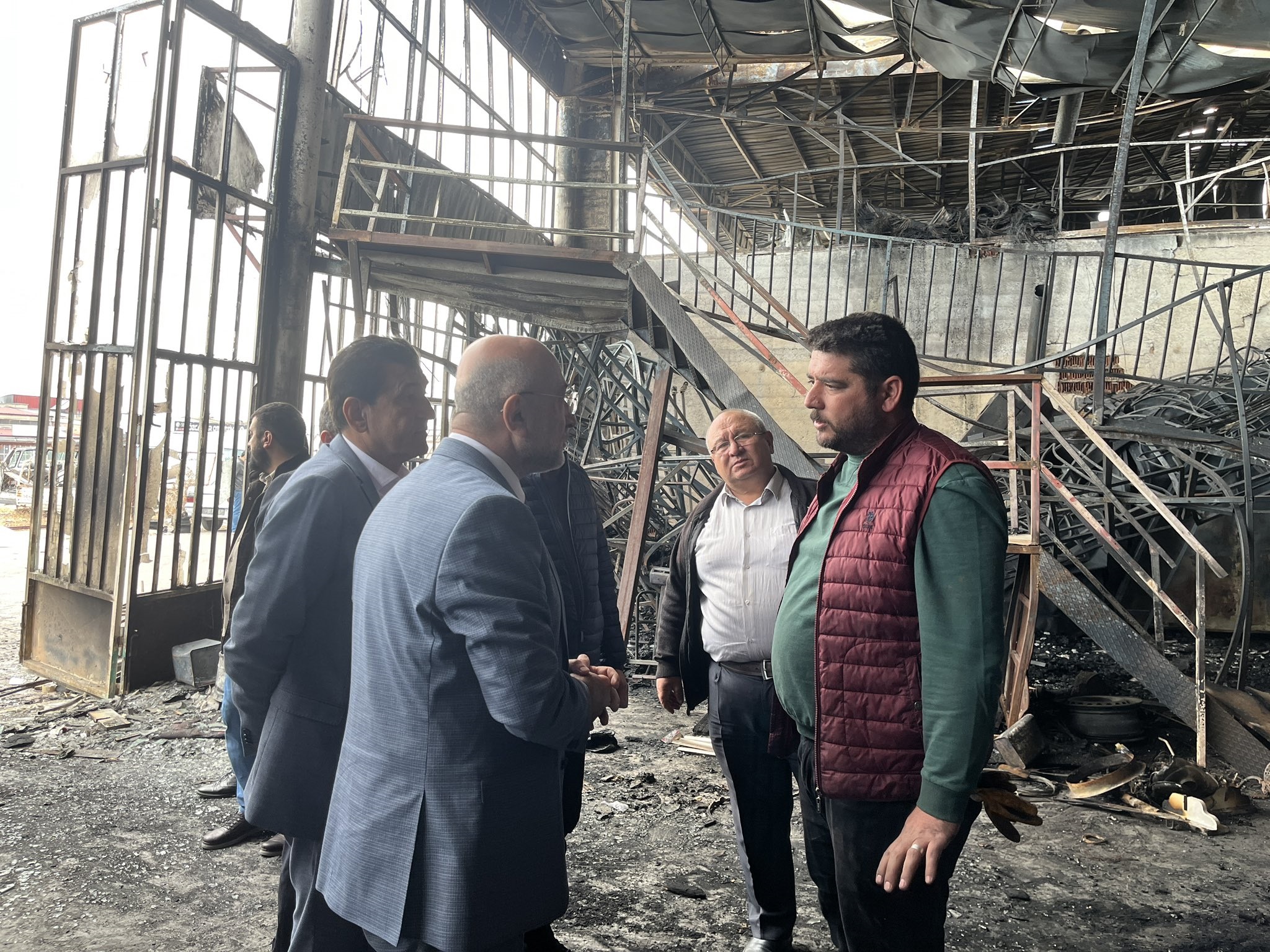 AK PARTİ İL BAŞKANI ŞAHİN YANGIN SONRASI İNCELEMELERDE BULUNDU