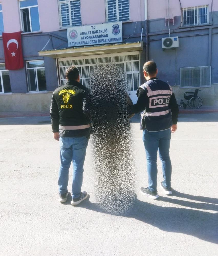 23 farklı suçtan aranıyordu!  87 yıl 2 ay 20 gün hapis cezasıyla aranan şahıs yakalandı