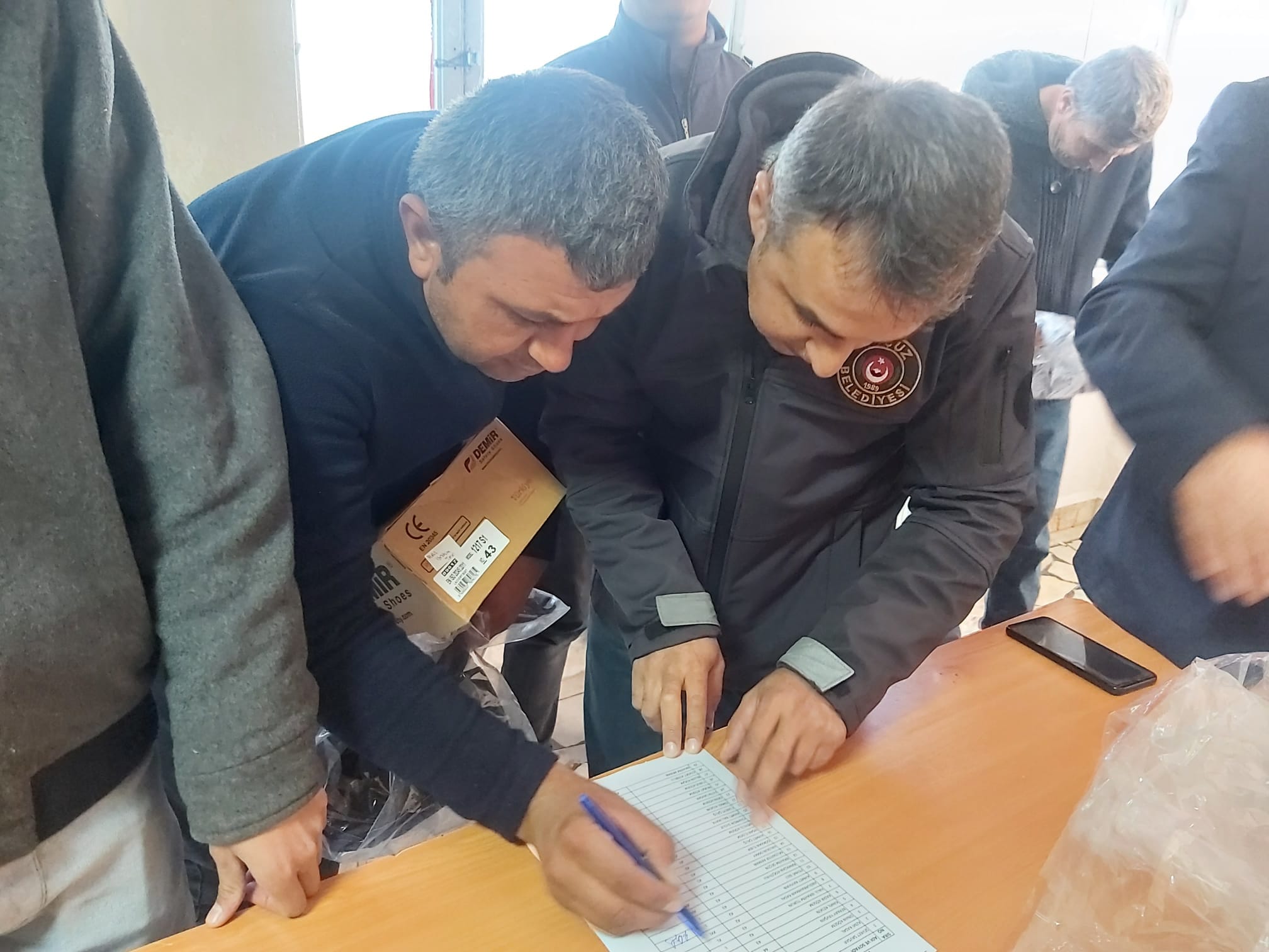 Susuz Belediyesi’nden Personeline Kışlık Destek: Kış Aylarında Güvenli Çalışma İçin Tedbirler Alındı