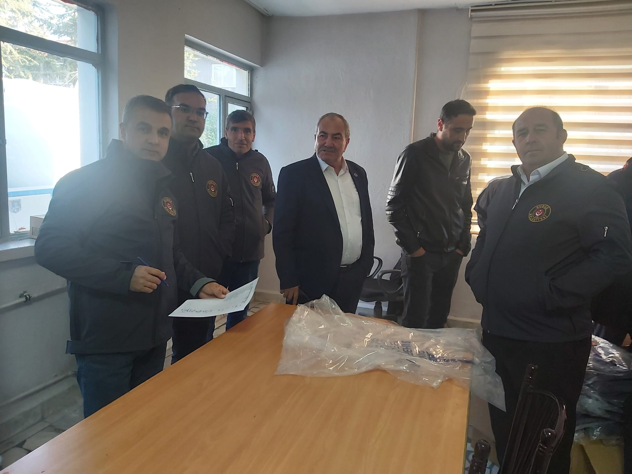 Susuz Belediyesi’nden Personeline Kışlık Destek: Kış Aylarında Güvenli Çalışma İçin Tedbirler Alındı