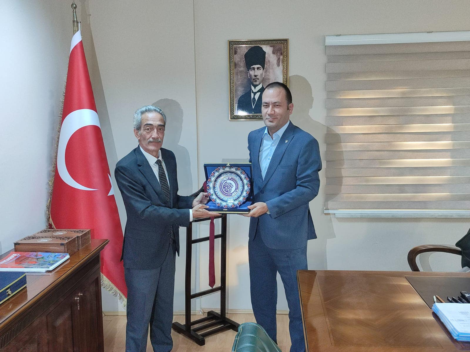 Afyonkarahisar Esnaf Heyeti’nden Kaymakam Topuz’a Anlamlı Ziyaret