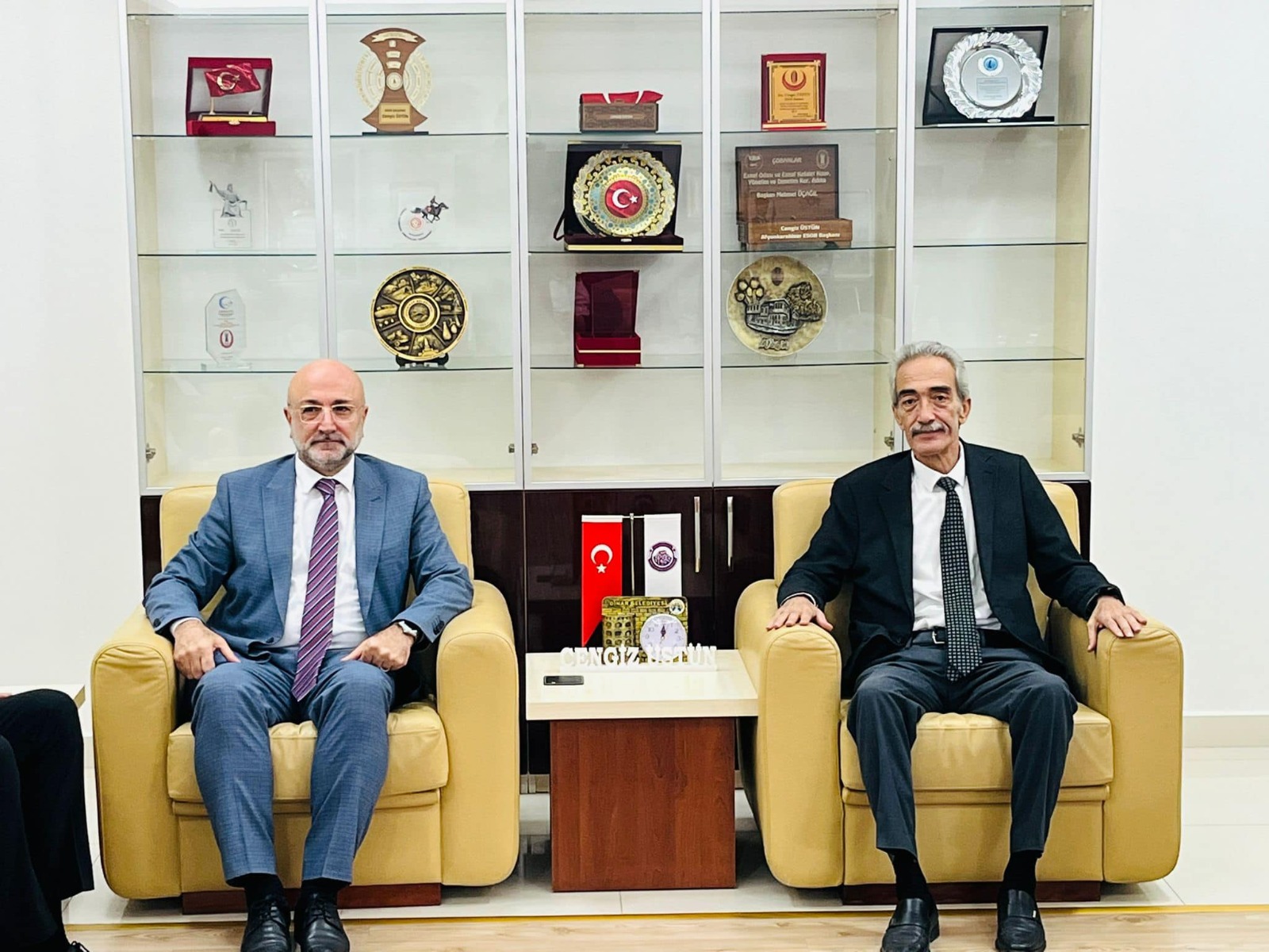 BAŞKAN ŞAHİN, ÜSTÜN'Ü ZİYARET ETTİ