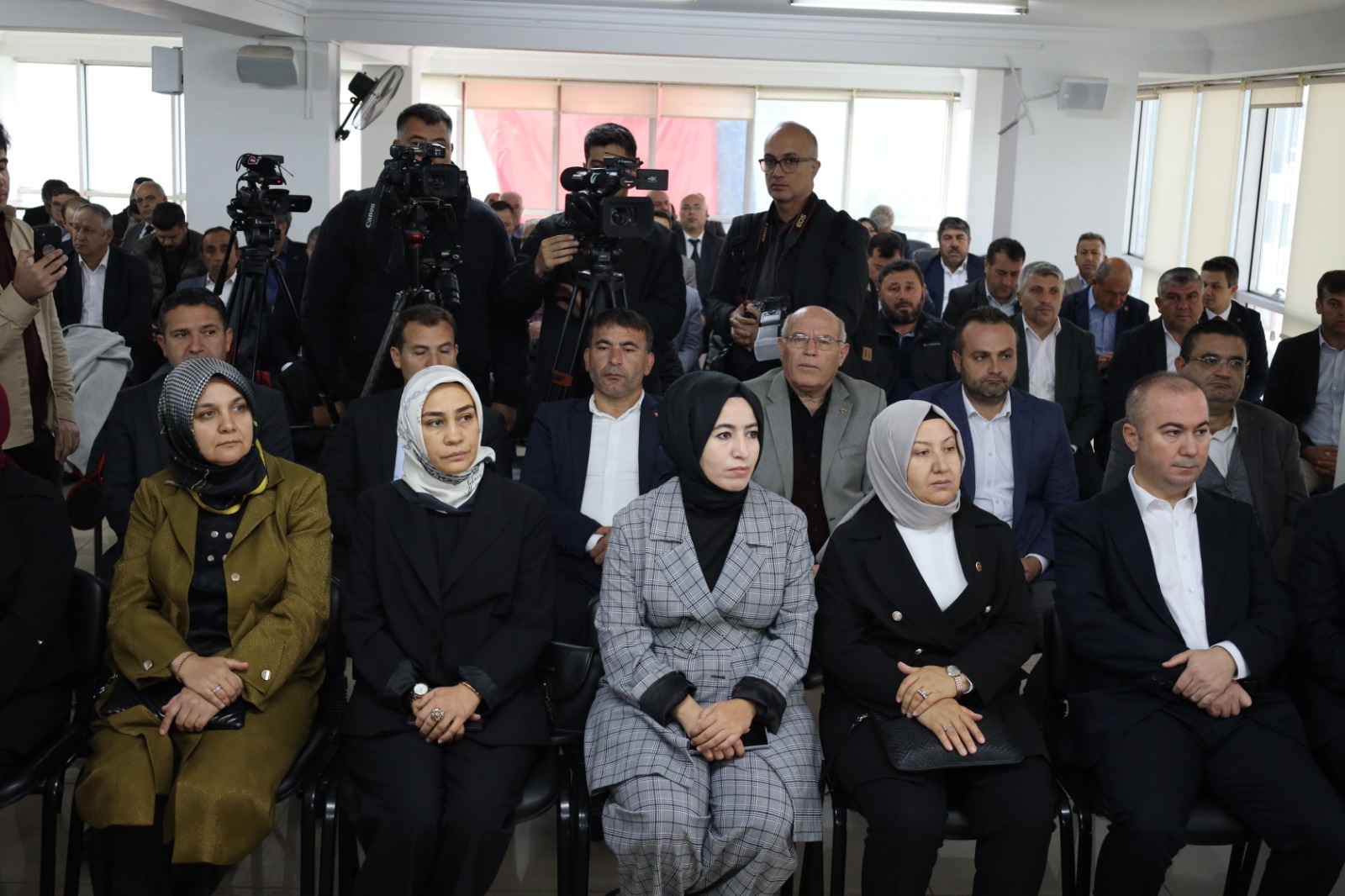 AK Partili Şahin "AK Parti belediyeciliği tarihe altın harflerle geçti"