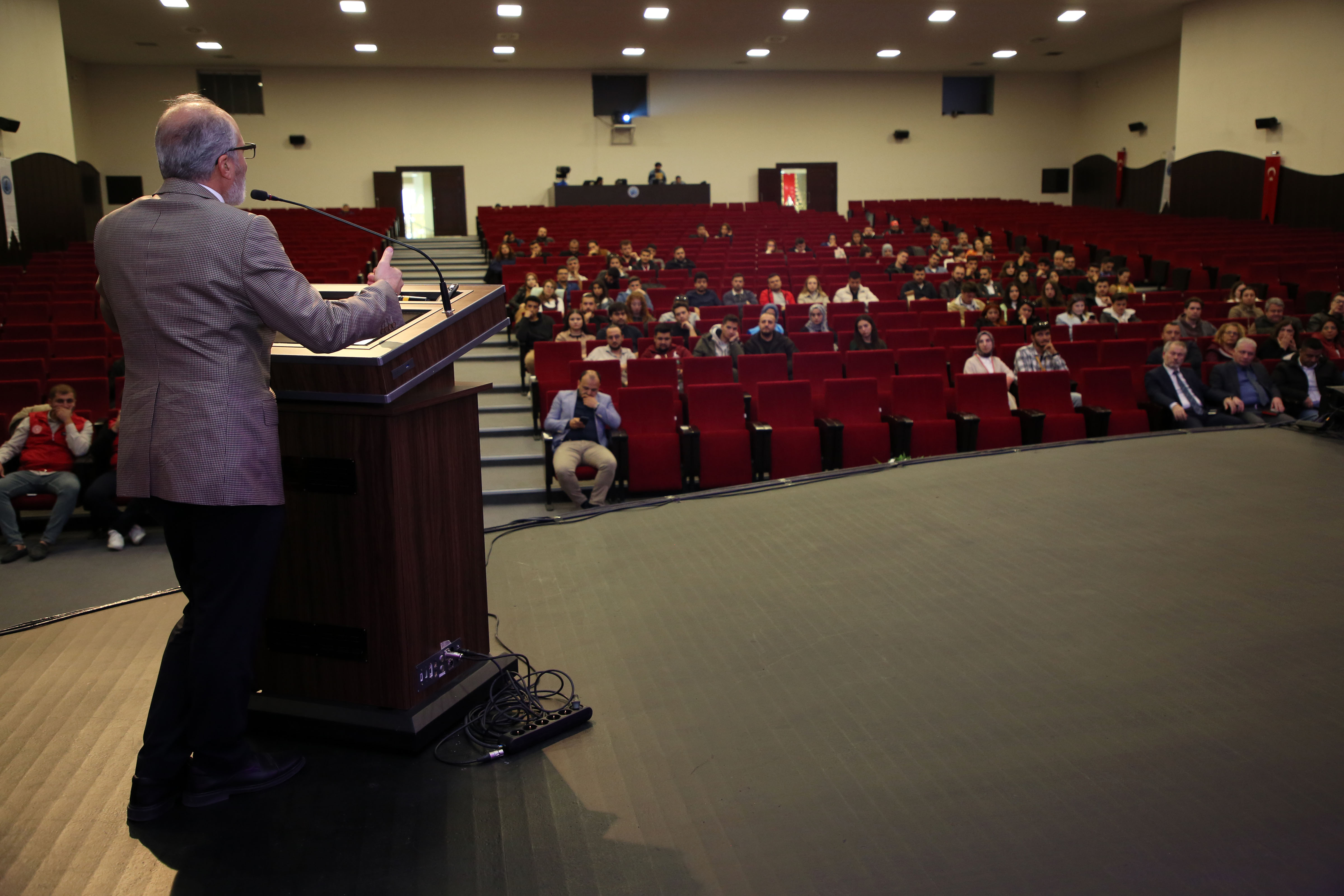 AFYON KOCATEPE ÜNİVERSİTESİ ÖĞRENCİ KULÜP VE TOPLULUKLARI BİLGİLENDİRME TOPLANTISI YAPILDI