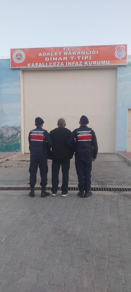 Ağaç Kestiği İçin Hapis Cezasına Çarptırılmıştı:  Aranan Şahsı Jandarma Yakaladı