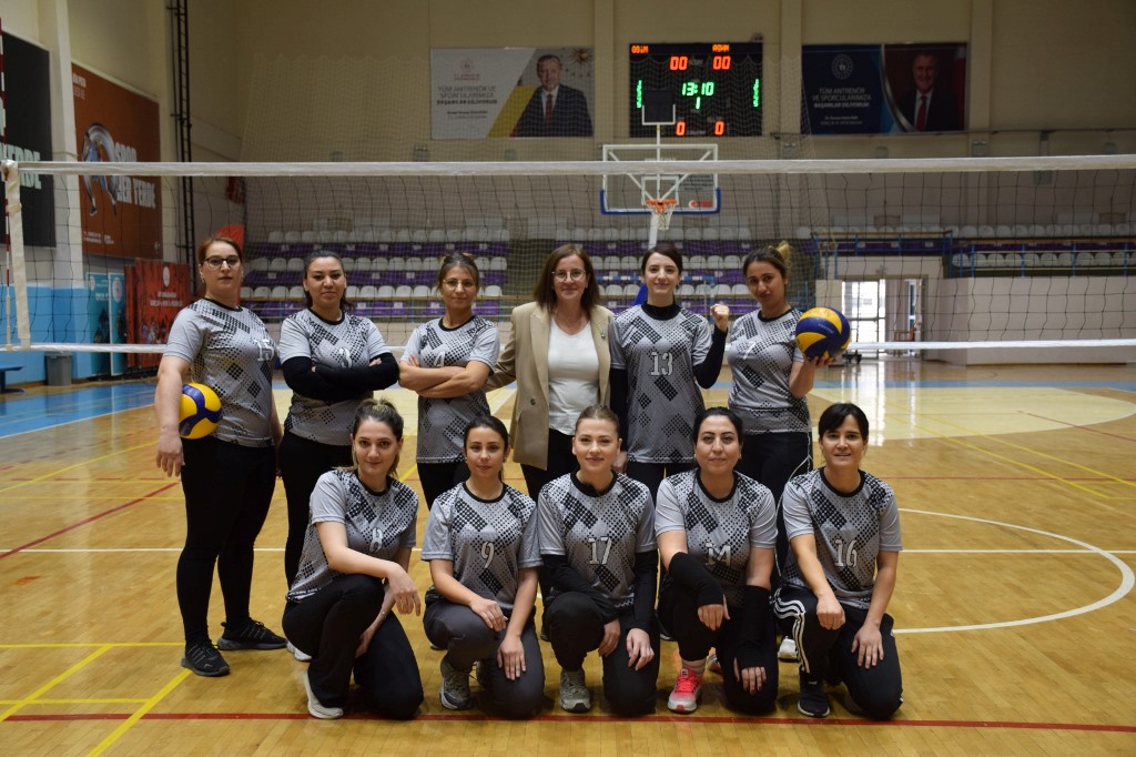 "KADINA ŞİDDETE SIFIR TOLERANS" TEMALI VOLEYBOL MÜSABAKASI DÜZENLENDİ