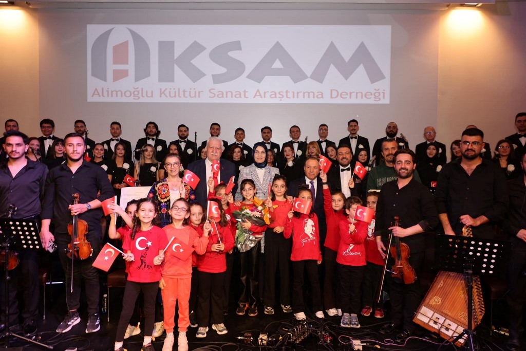 AKSAM, CUMHURİYETİMİZİN 101. YILINI DİLLERE DESTAN BİR KONSER İLE KUTLADI