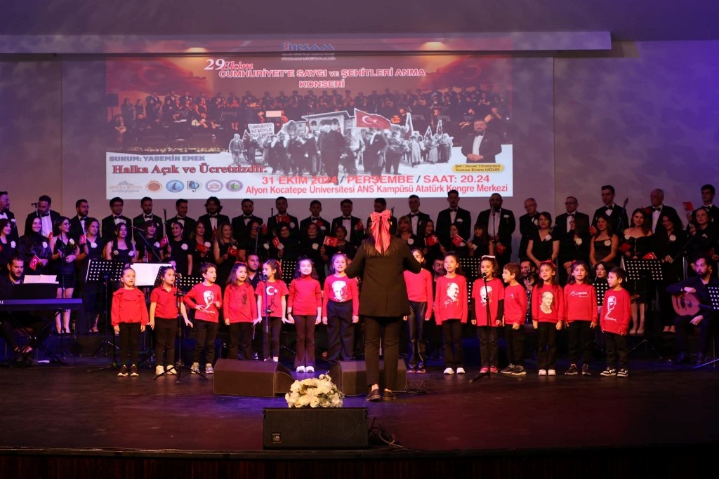 AKSAM, CUMHURİYETİMİZİN 101. YILINI DİLLERE DESTAN BİR KONSER İLE KUTLADI