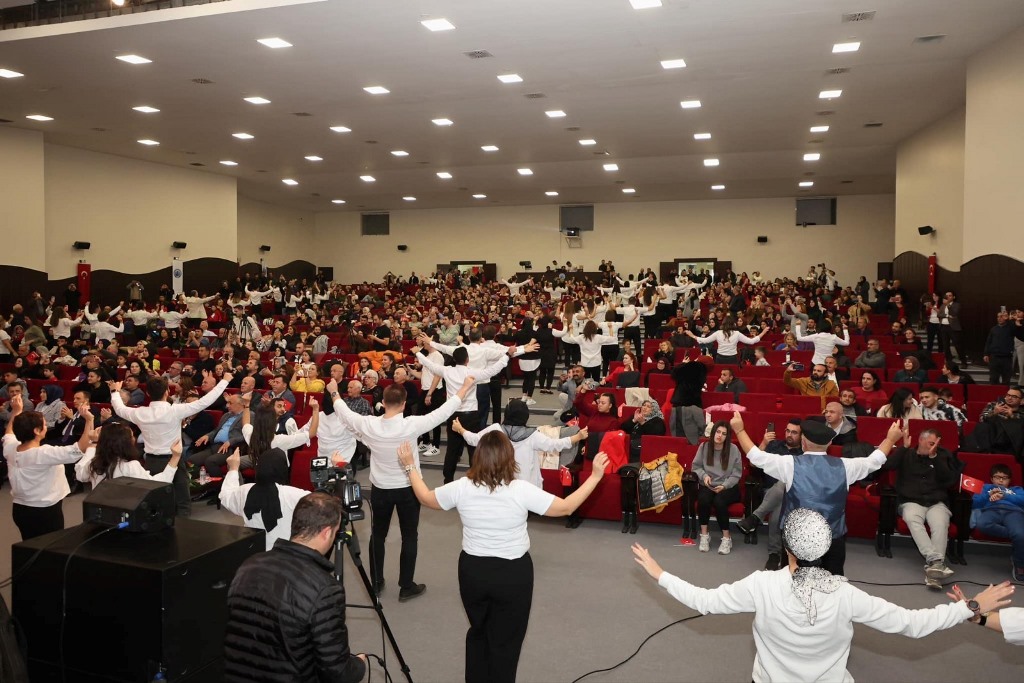 AKSAM, CUMHURİYETİMİZİN 101. YILINI DİLLERE DESTAN BİR KONSER İLE KUTLADI