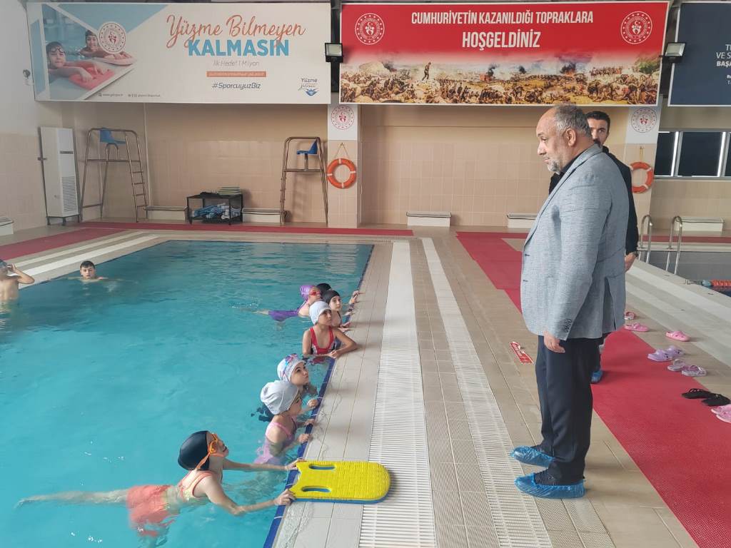 YÜZME BİLMEYEN KALMASIN PROJESİ HIZ KESMEDEN DEVAM EDİYOR