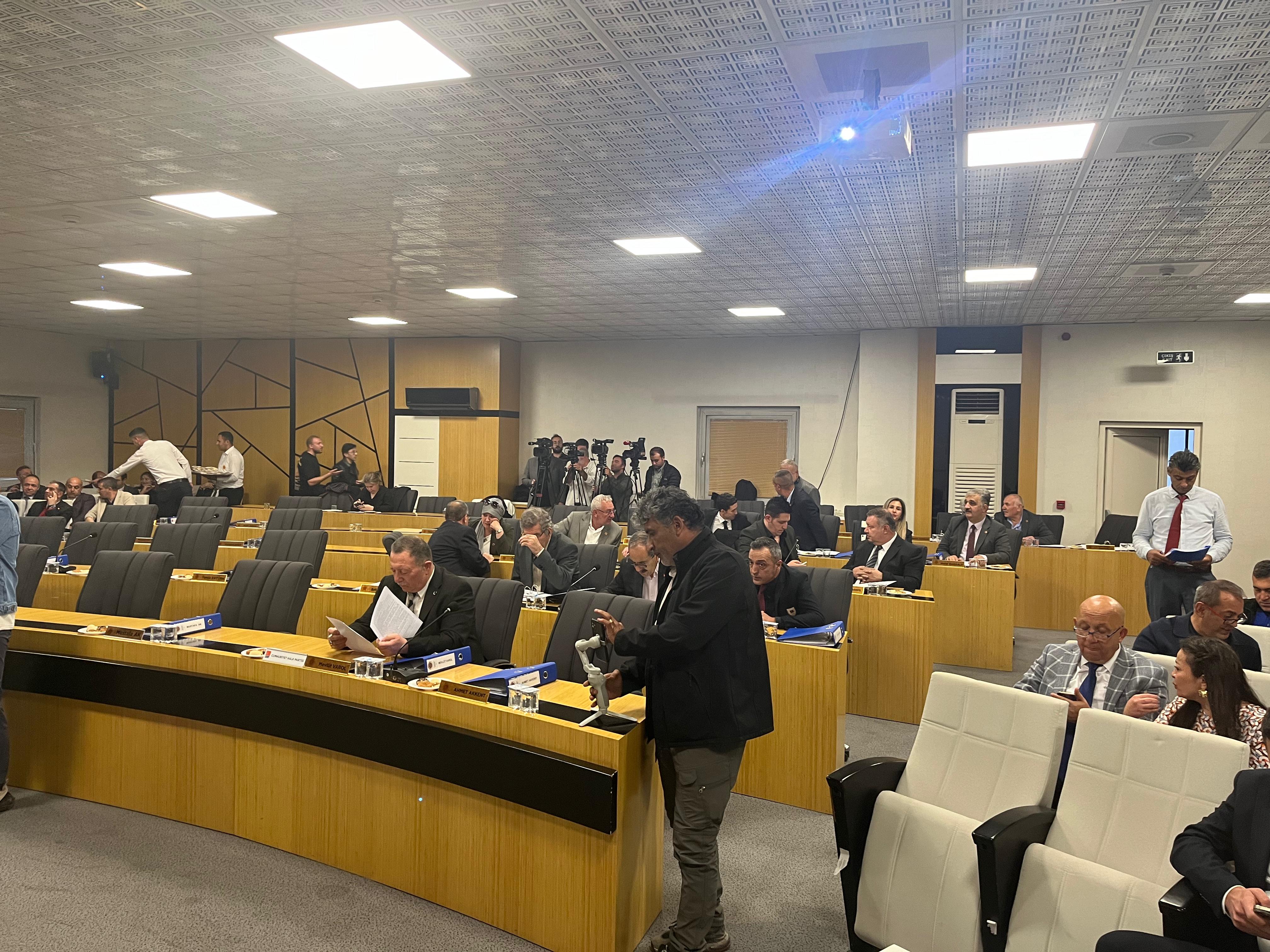 CHP'Lİ Meclis Üyesi Zengin, Meclis Üyeliğinden İstifa Etti!  Yerine Berrin Dündar Seçildi!