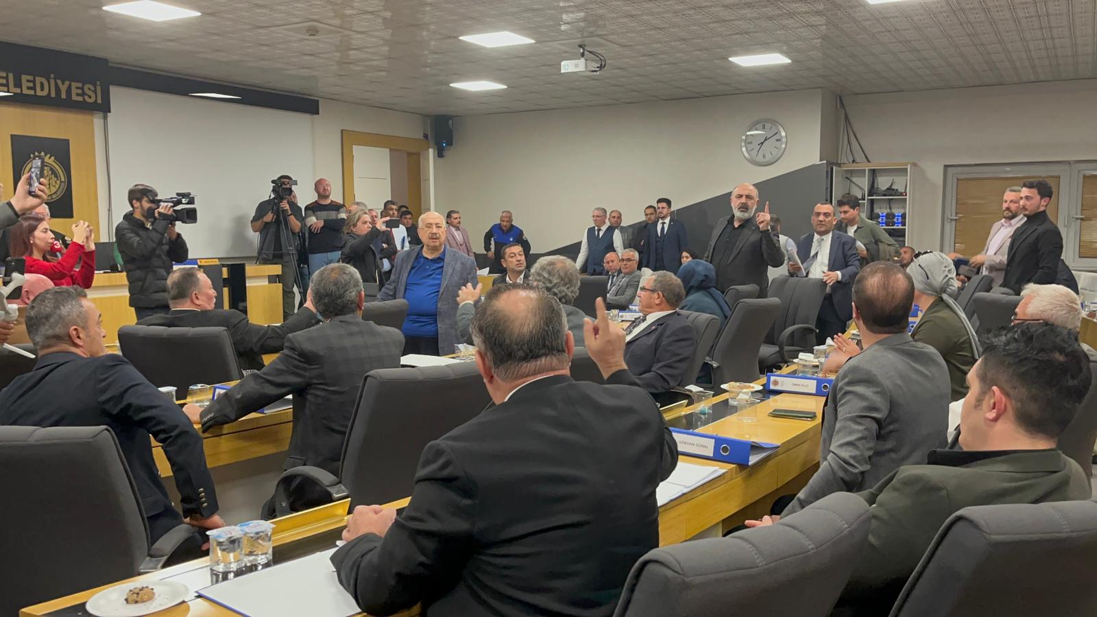 Mecliste İsim Krizi! AK Parti ve CHP Arasında Mecliste Gergin Anlar Yaşandı