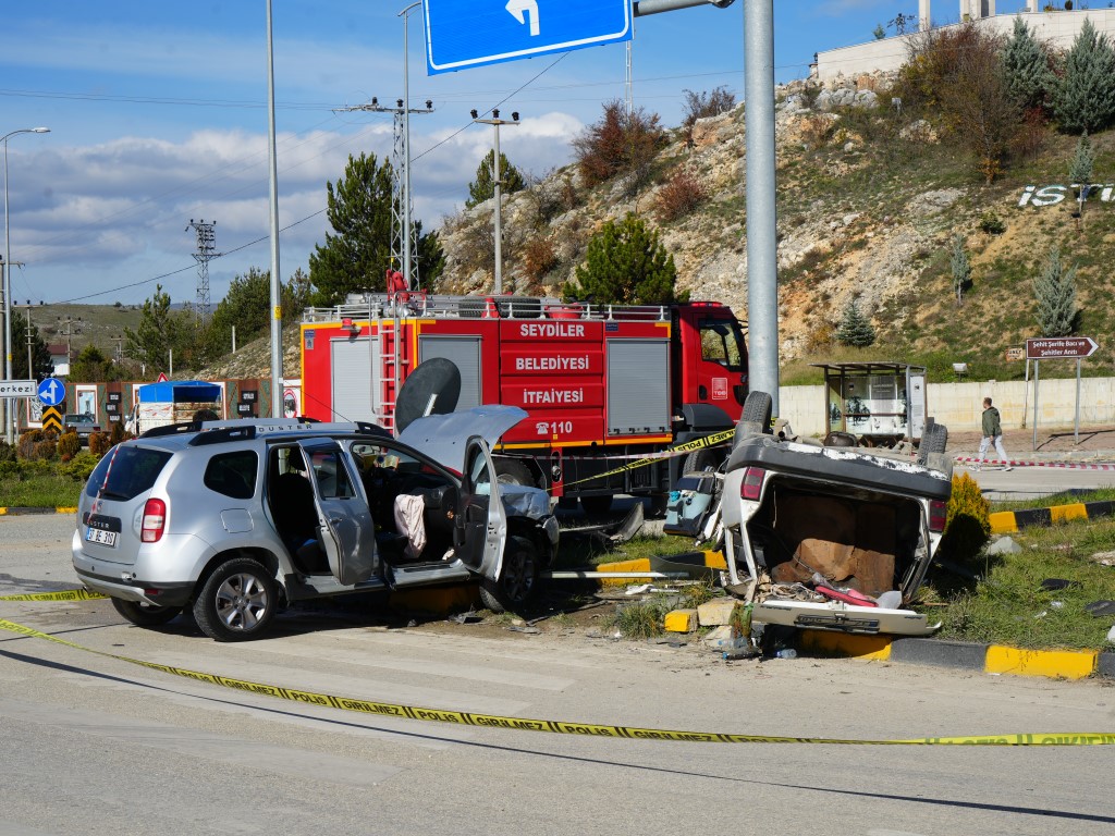 Fiat Tofaş 1 kişiye mezar oldu: Otomobilin altında kalan sürücü feci şekilde can verdi