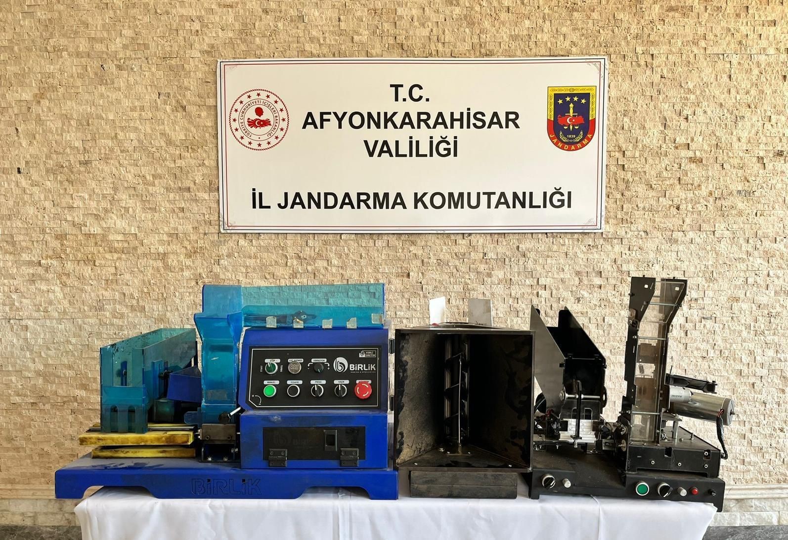 ÇOBANLAR'DA KAÇAK MAKARON OPERASYONU!
