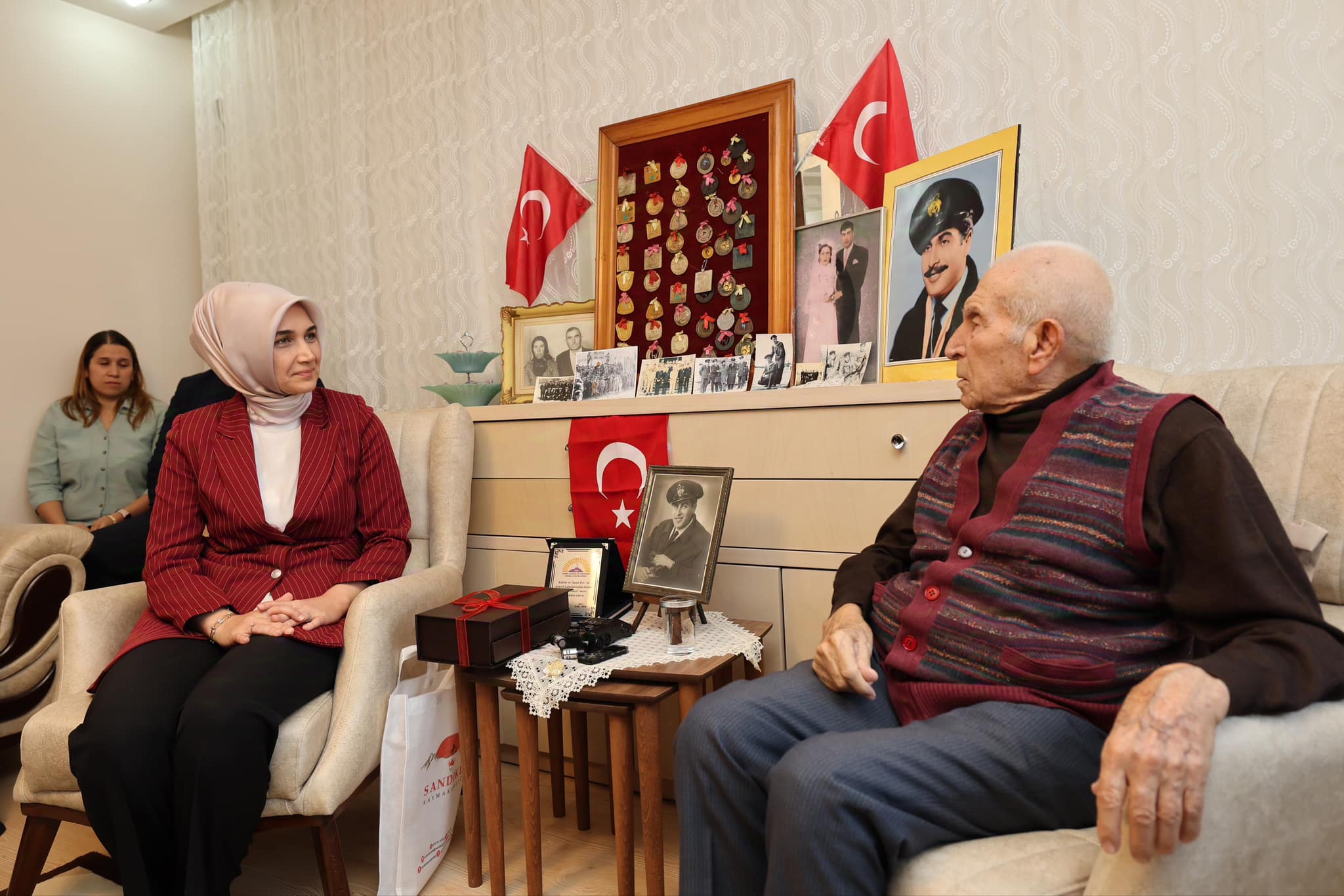 Vali Yiğitbaşı Emekli Asker Mustafa Pekbey’i Ziyaret Etti