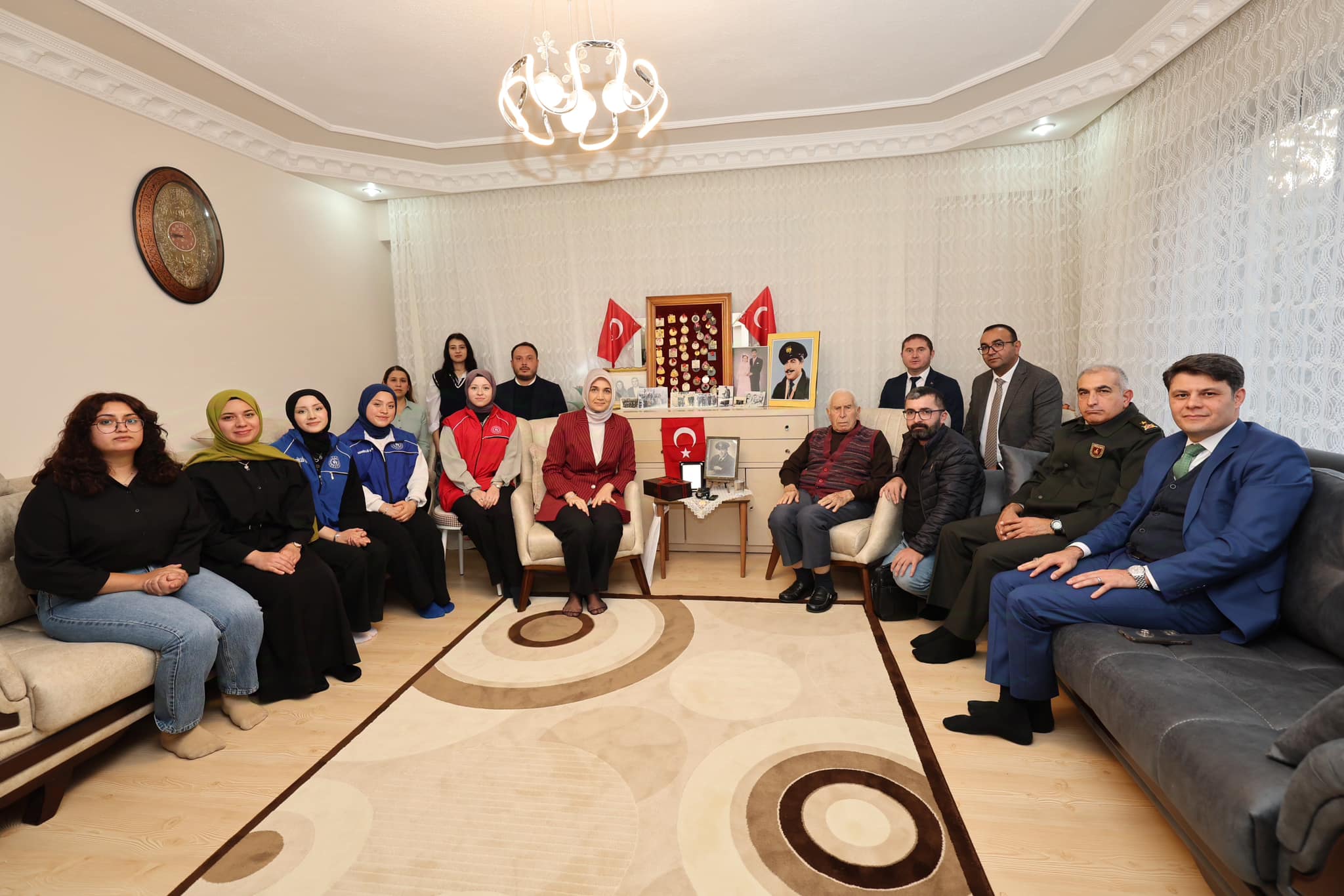 Vali Yiğitbaşı Emekli Asker Mustafa Pekbey’i Ziyaret Etti