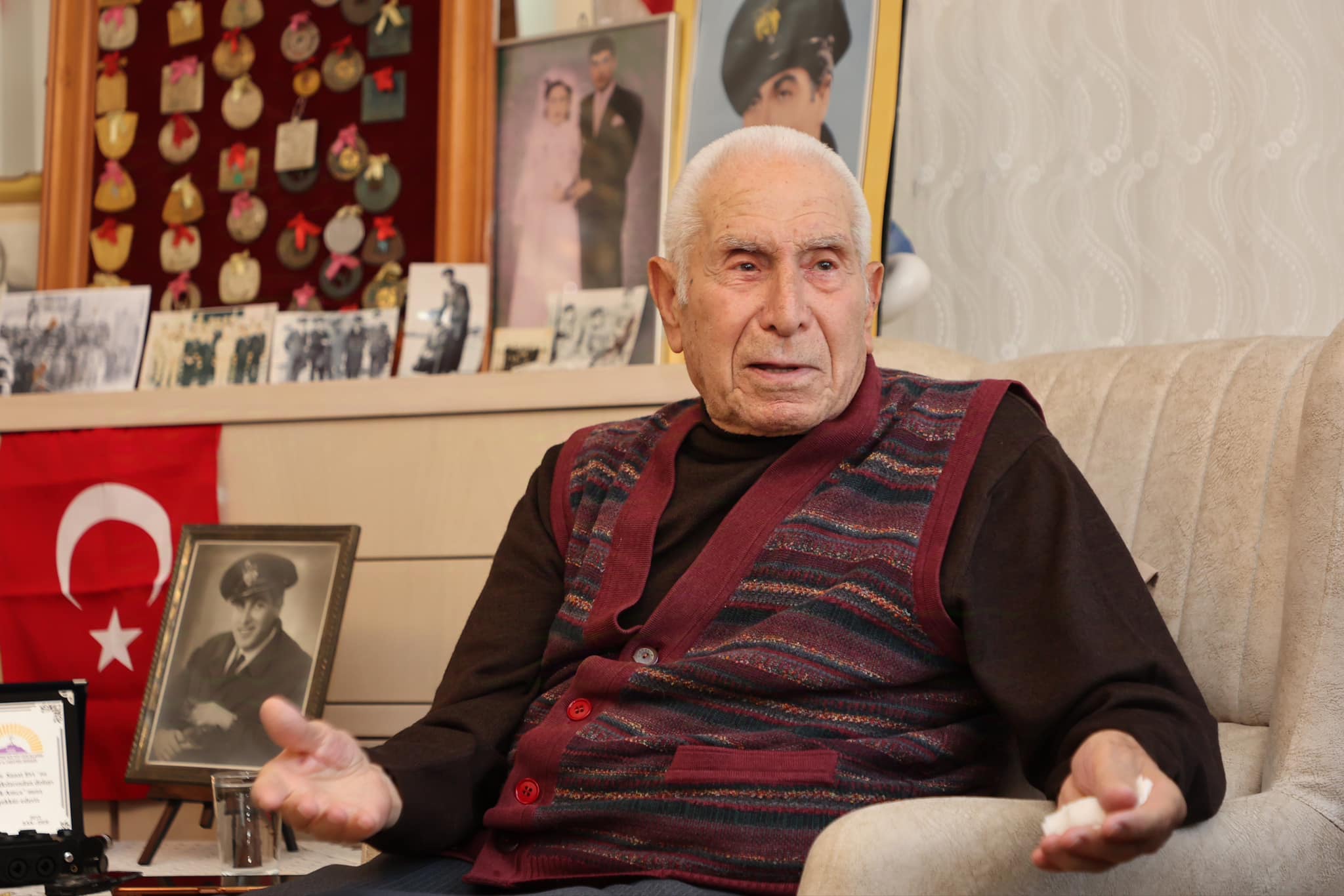 Vali Yiğitbaşı Emekli Asker Mustafa Pekbey’i Ziyaret Etti