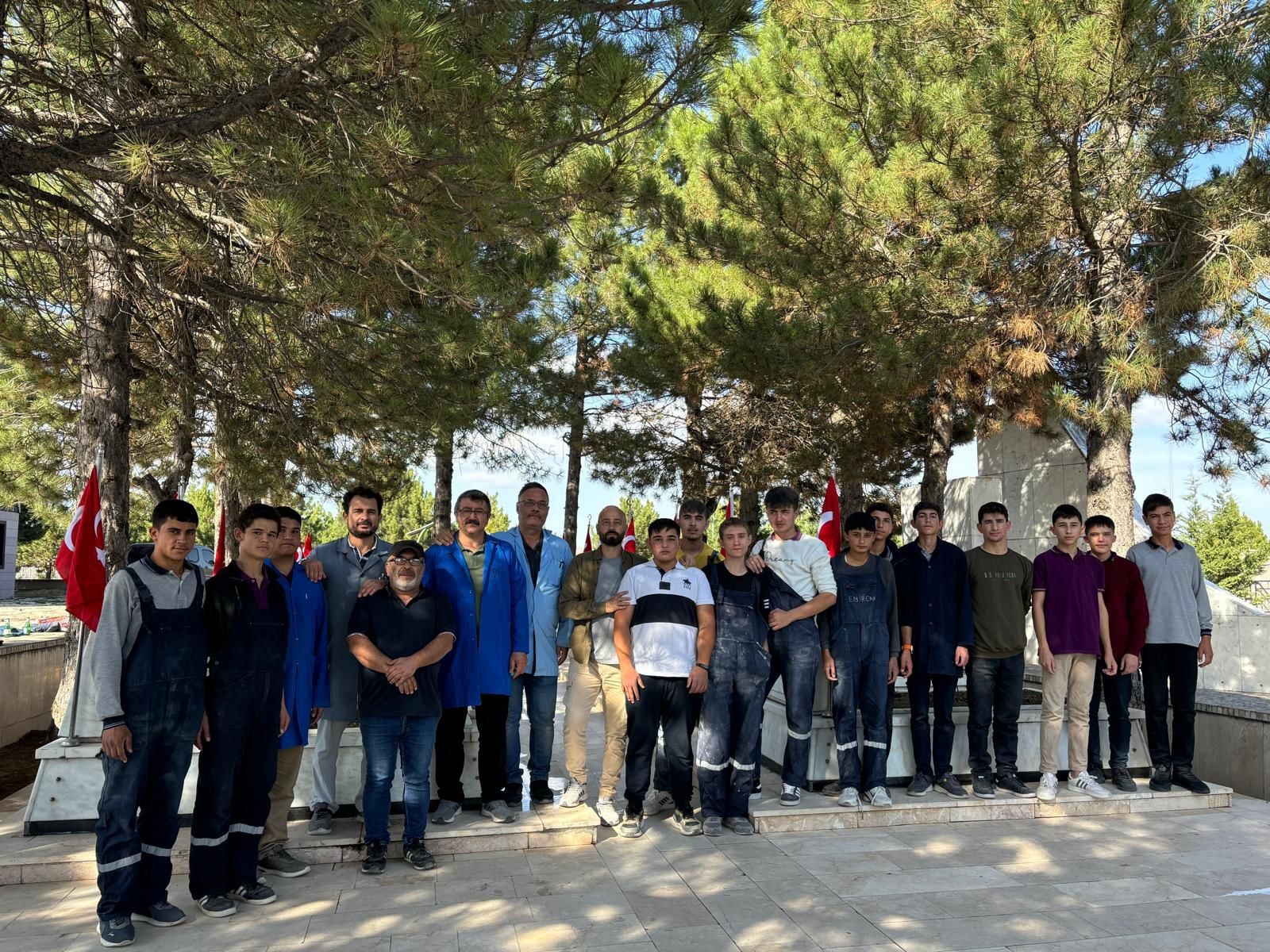 LİSELİLERDEN ALKIŞLANACAK DAVRANIŞ