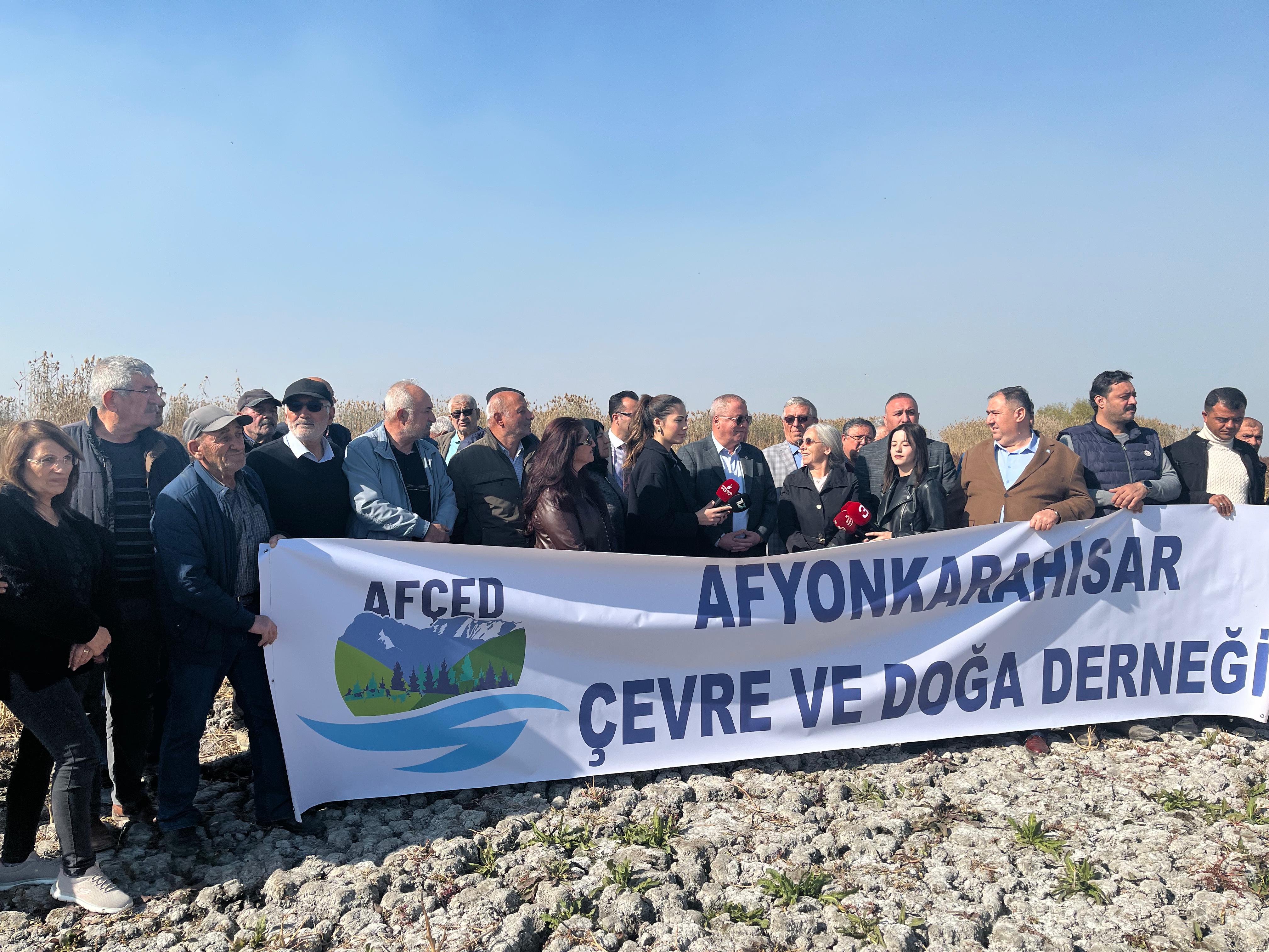 Eber Gölü'ndeki Yangınlar Ekosistemi Tehdit Ediyor, Sorumlular Hesap Vermeli