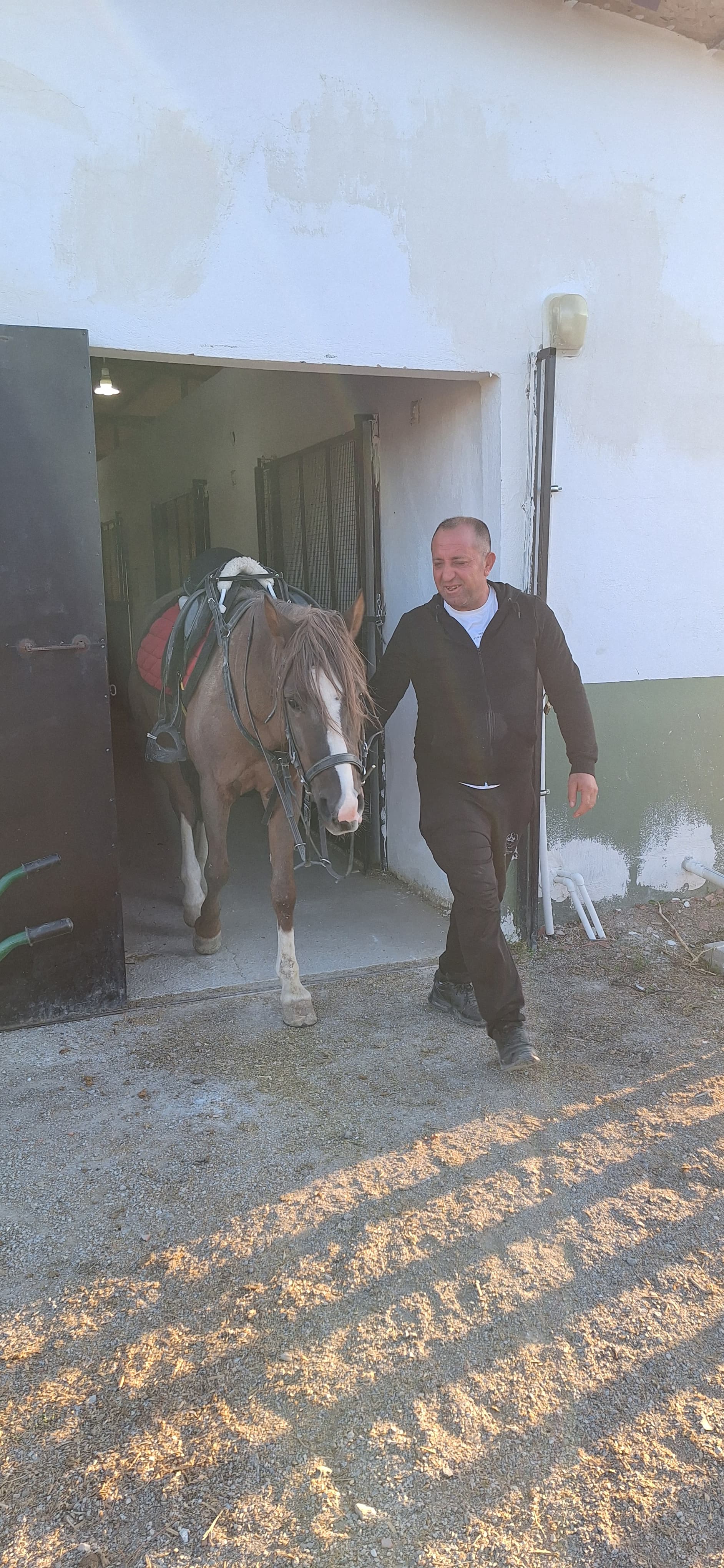 "25 YILDIR AT ANTRENÖRLÜĞÜ VE TEMEL BİNİCİLİK EĞİTİMLERİ VERİYORUM"