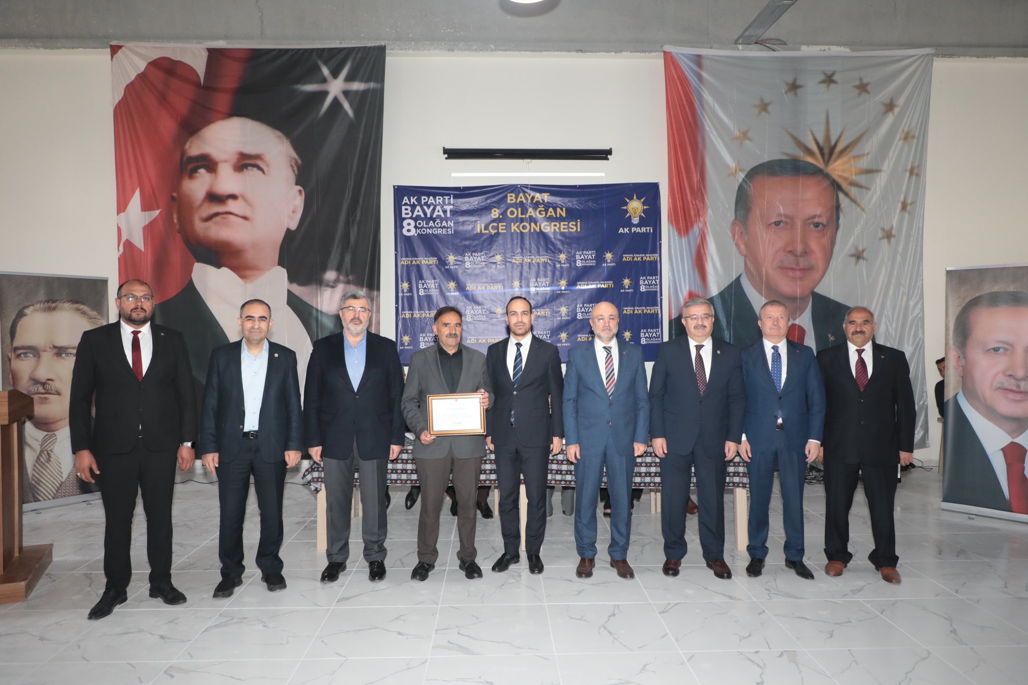 Bayat'ta AK Parti 8. Olağan Kongresi sonuçlandı: Hangi isim Mehmet Bayatlı'dan bayrağı devraldı?