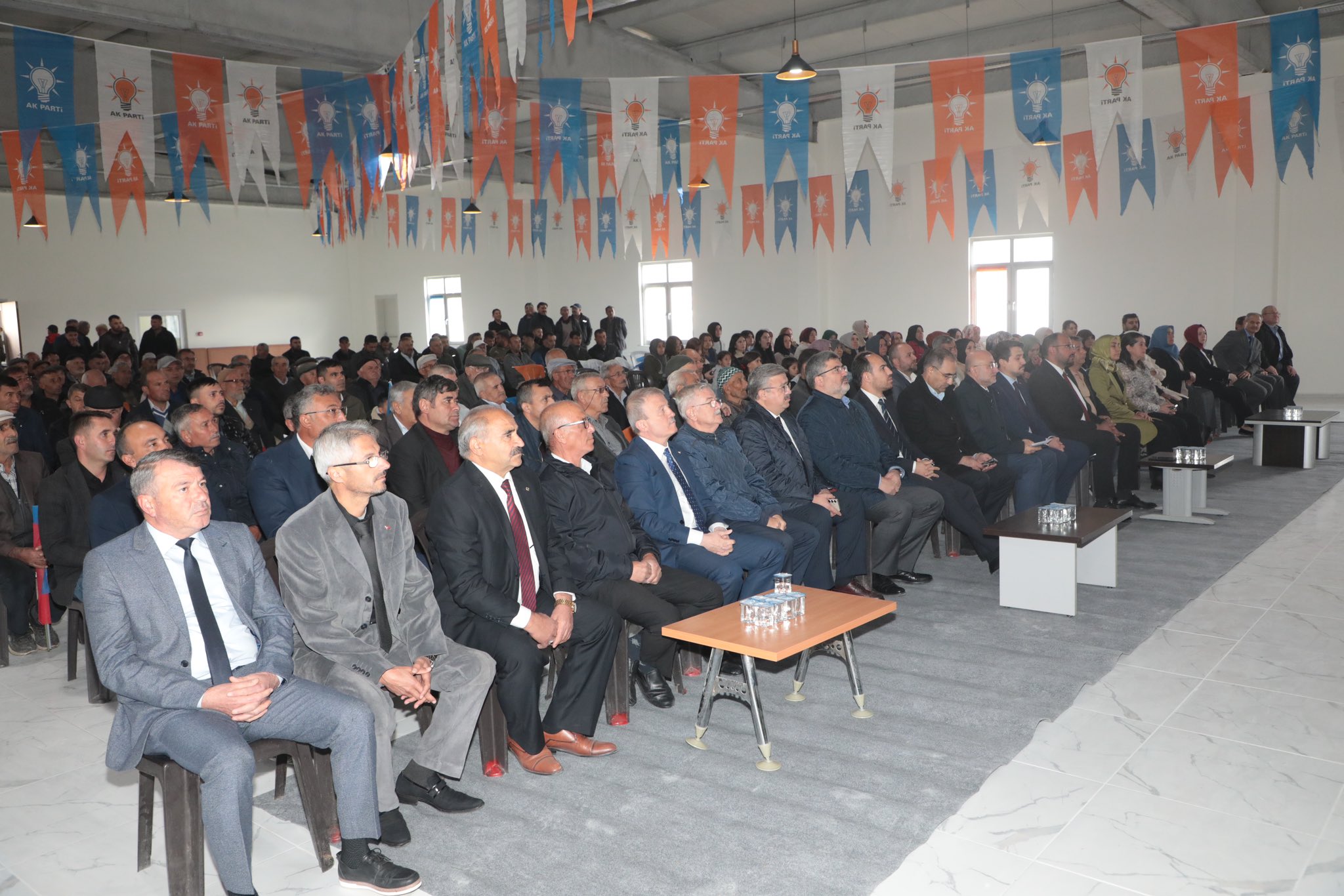Bayat'ta AK Parti 8. Olağan Kongresi sonuçlandı: Hangi isim Mehmet Bayatlı'dan bayrağı devraldı?