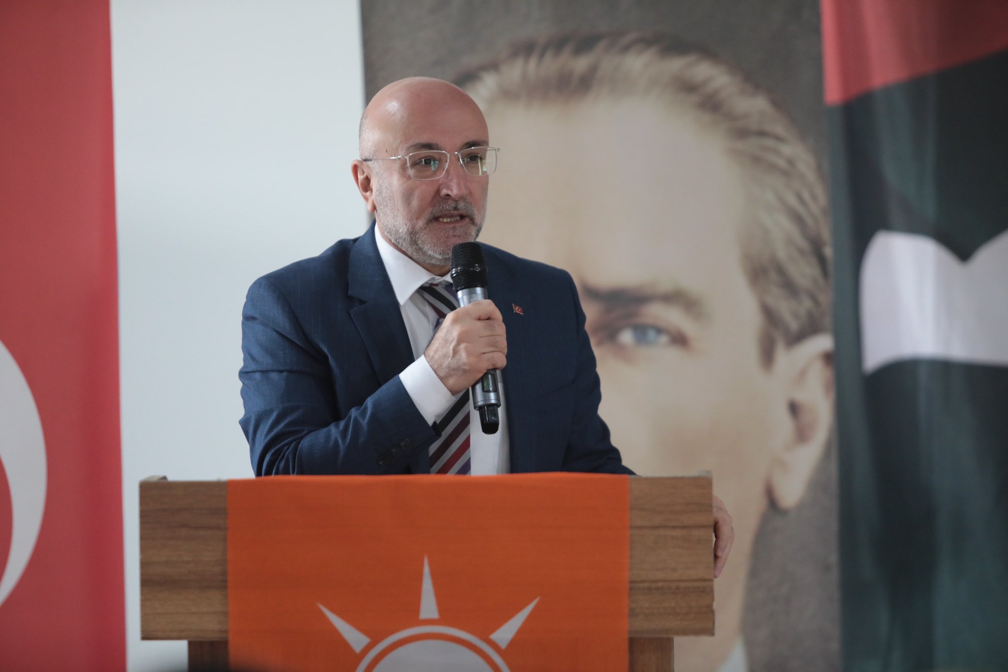 Bayat'ta AK Parti 8. Olağan Kongresi sonuçlandı: Hangi isim Mehmet Bayatlı'dan bayrağı devraldı?