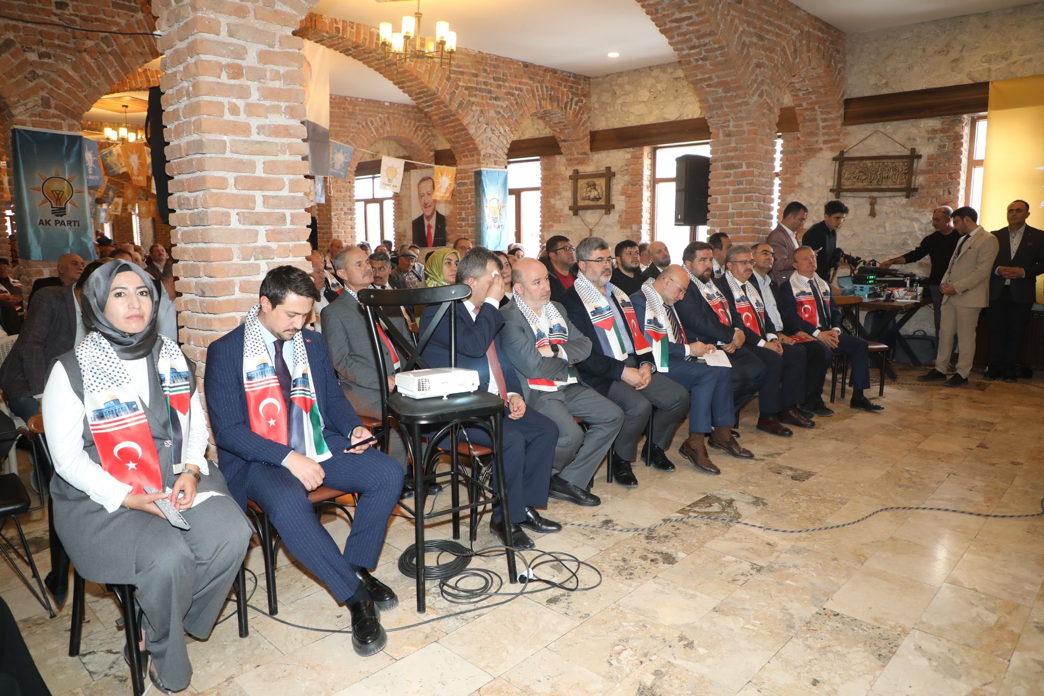 AK Partili Arslan Gurbetin Başkenti Emirdağ’da Konuştu