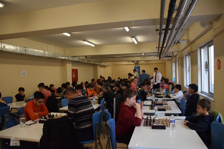 Cumhuriyet Kupası Satranç Turnuvası'nda Kazananlar Ödüllerini Aldı