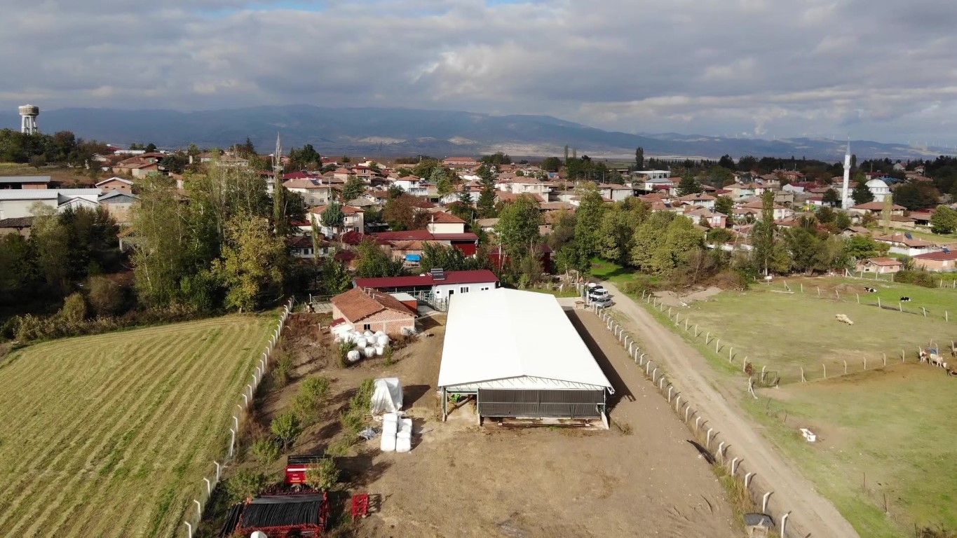 ŞANTİYEDEN KÖYÜNE DÖNÜP SÜT ÇİFTLİĞİ KURDU: