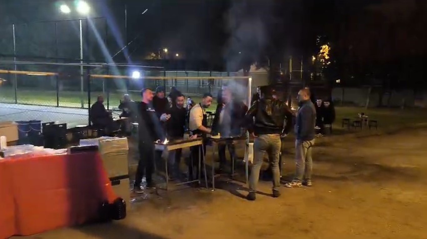 Seyyar Balıkçılardan Zabıtaya Sandalyeli Saldırı