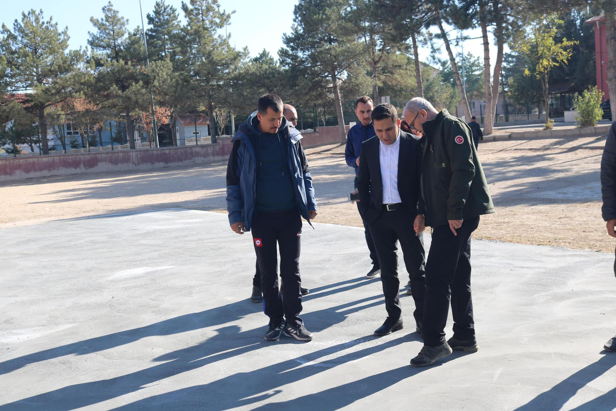 İhsaniye Kaymakamı İsmail Bildirici, Okul ve Fabrika Ziyaretlerinde Bulundu