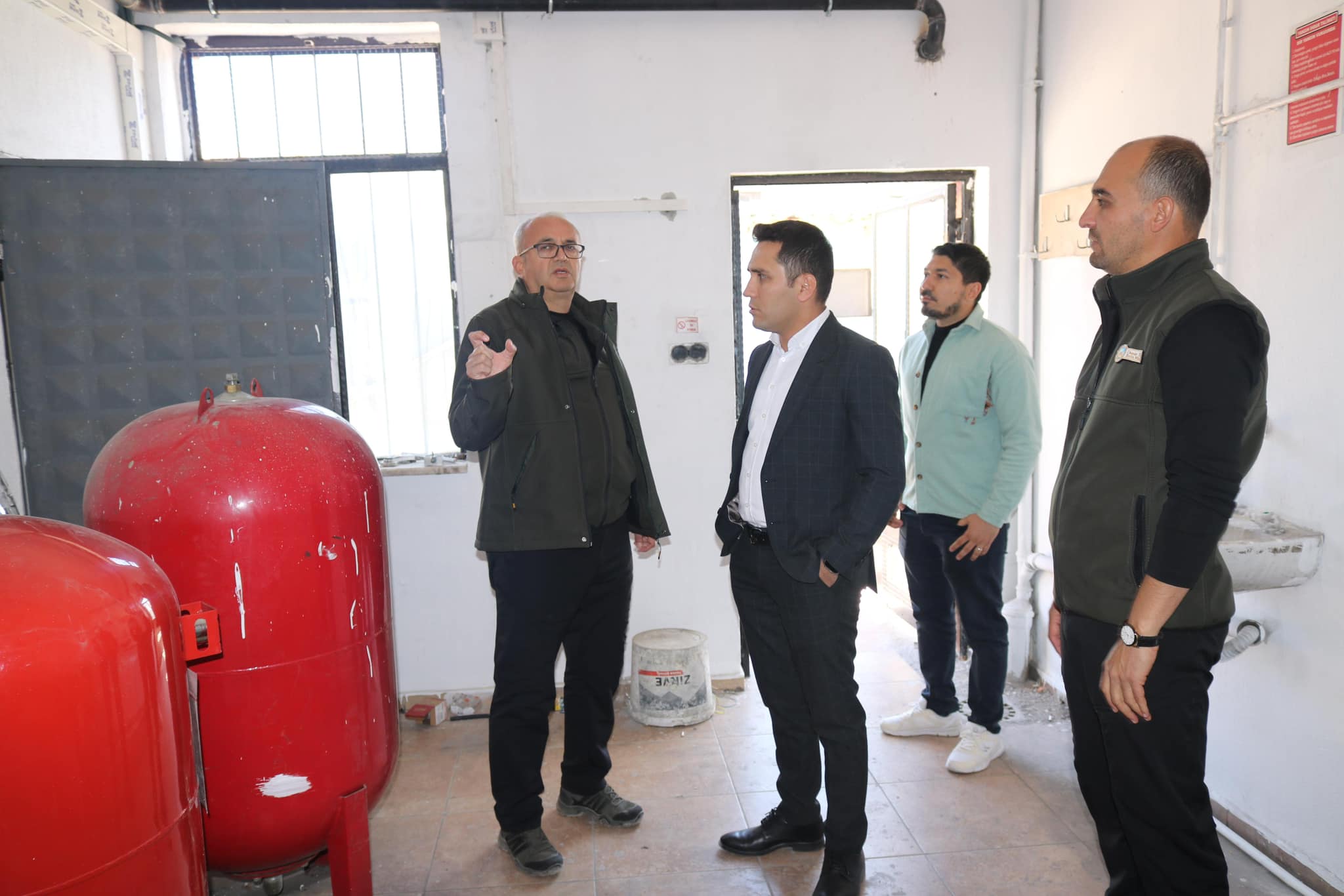 İhsaniye Kaymakamı İsmail Bildirici, Okul ve Fabrika Ziyaretlerinde Bulundu