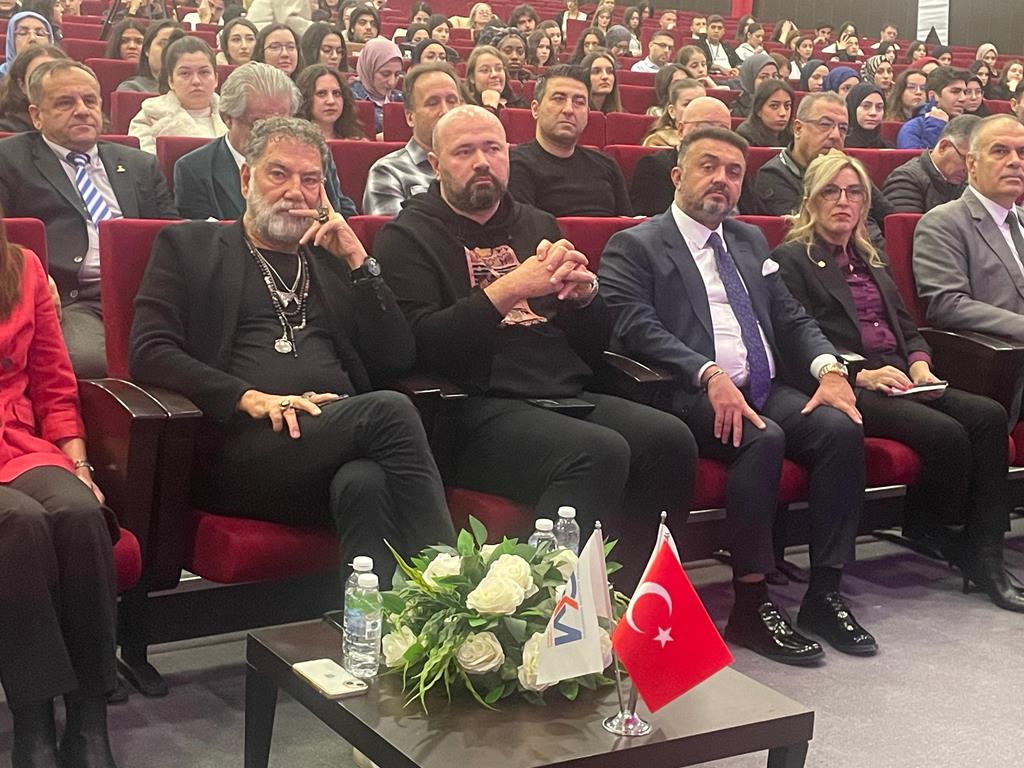 4. KEZ DÜZENLENEN GİRİŞİMCİLİK VE KARİYER ZİRVESİ BAŞLADI