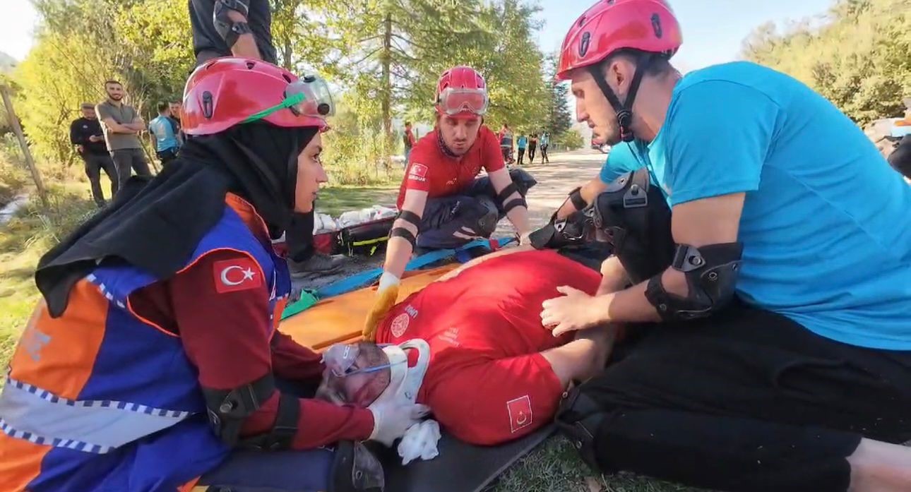 Afyonkarahisar'da Gerçeğini Aratmayan UMKE Tatbikatı