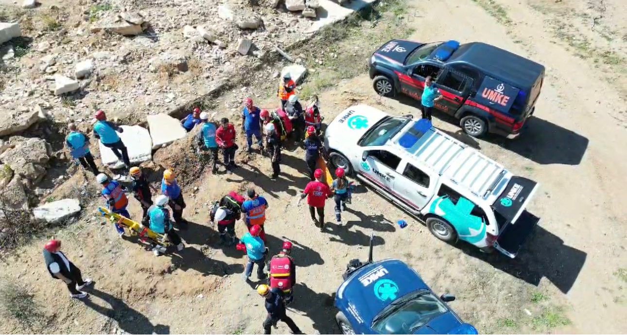 Afyonkarahisar'da Gerçeğini Aratmayan UMKE Tatbikatı