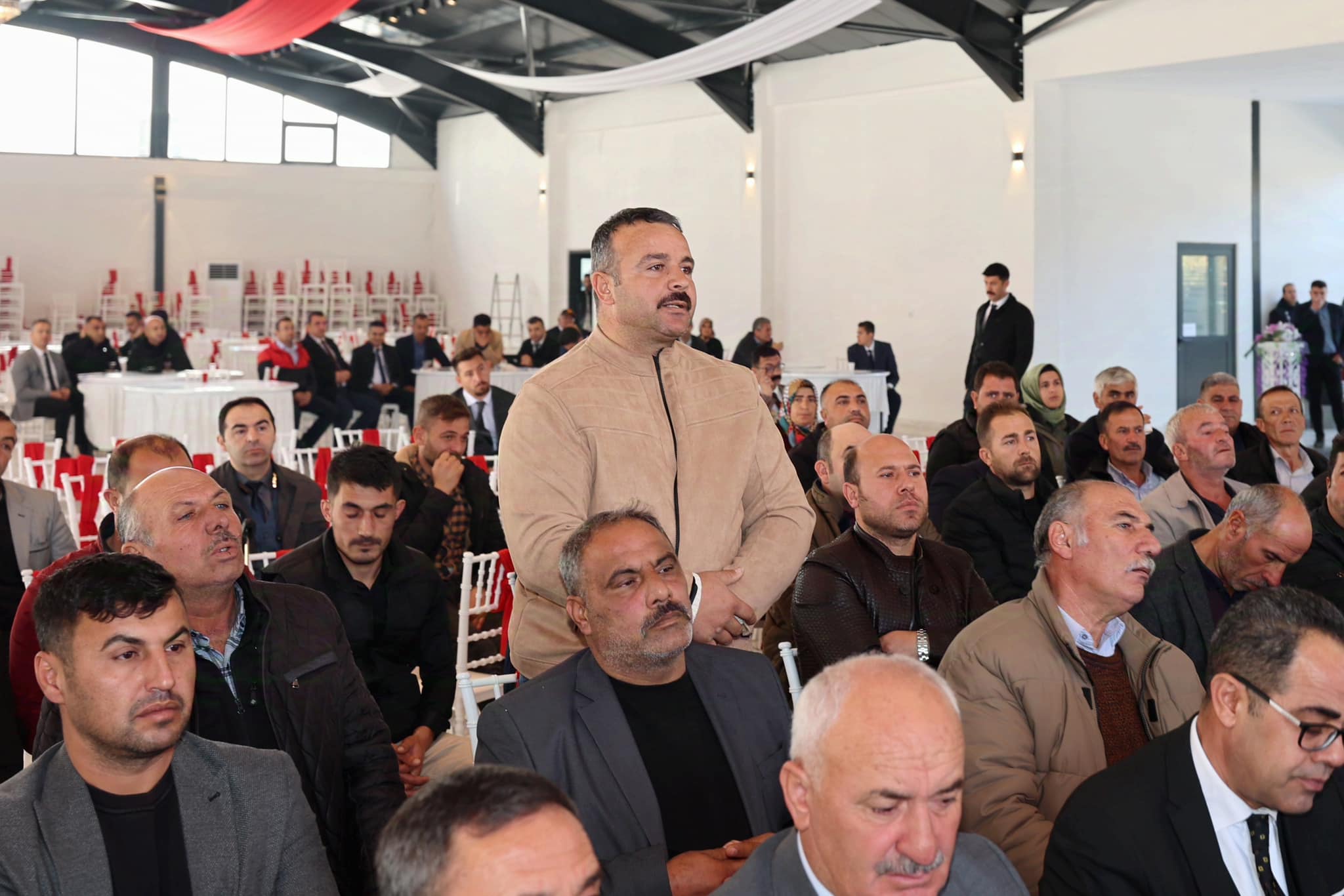 Vali Yiğitbaşı, Çay İlçesinde Muhtarlarla Toplantı Gerçekleştirdi
