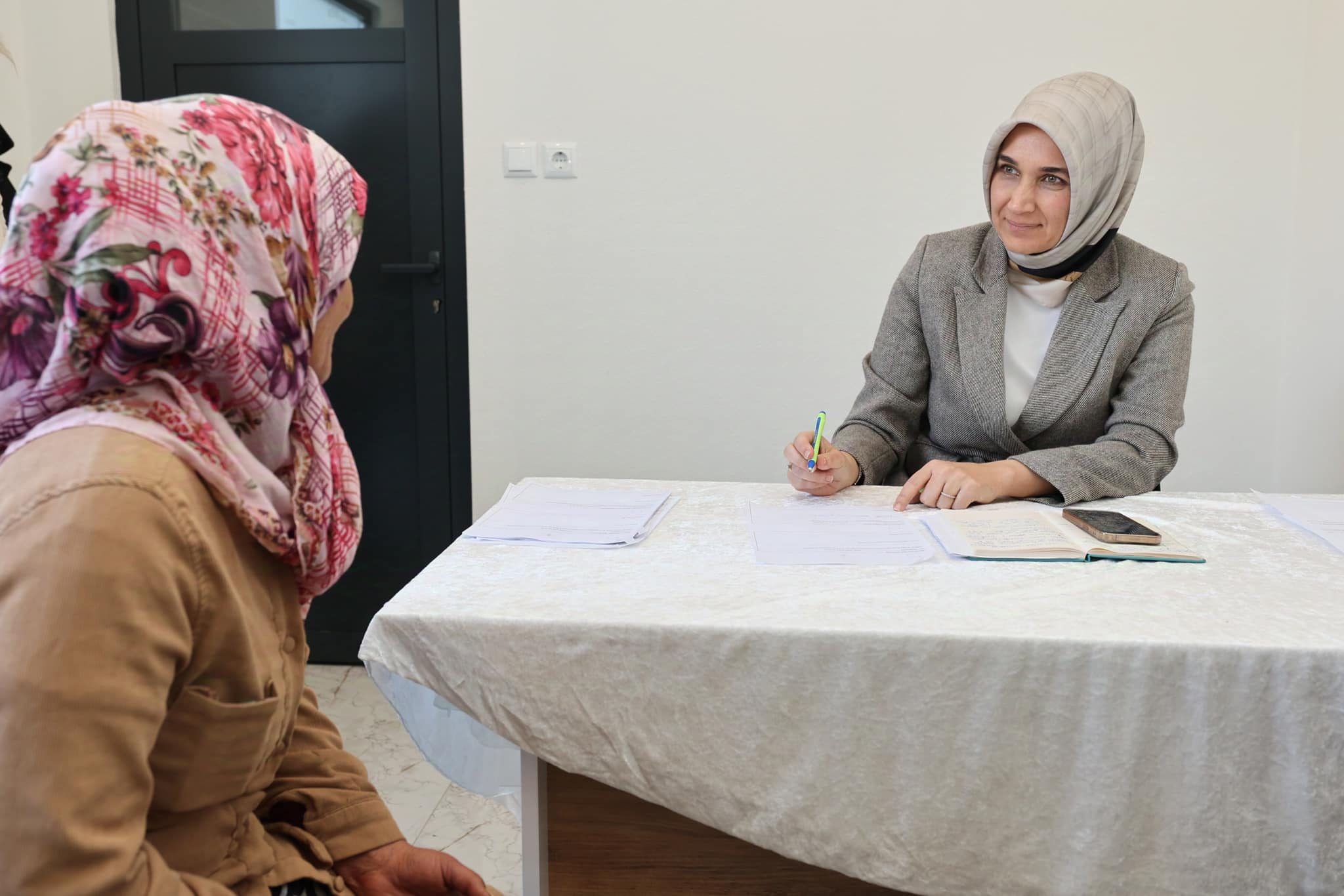 Vali Yiğitbaşı, Çay’da Vatandaşların Taleplerini Dinledi