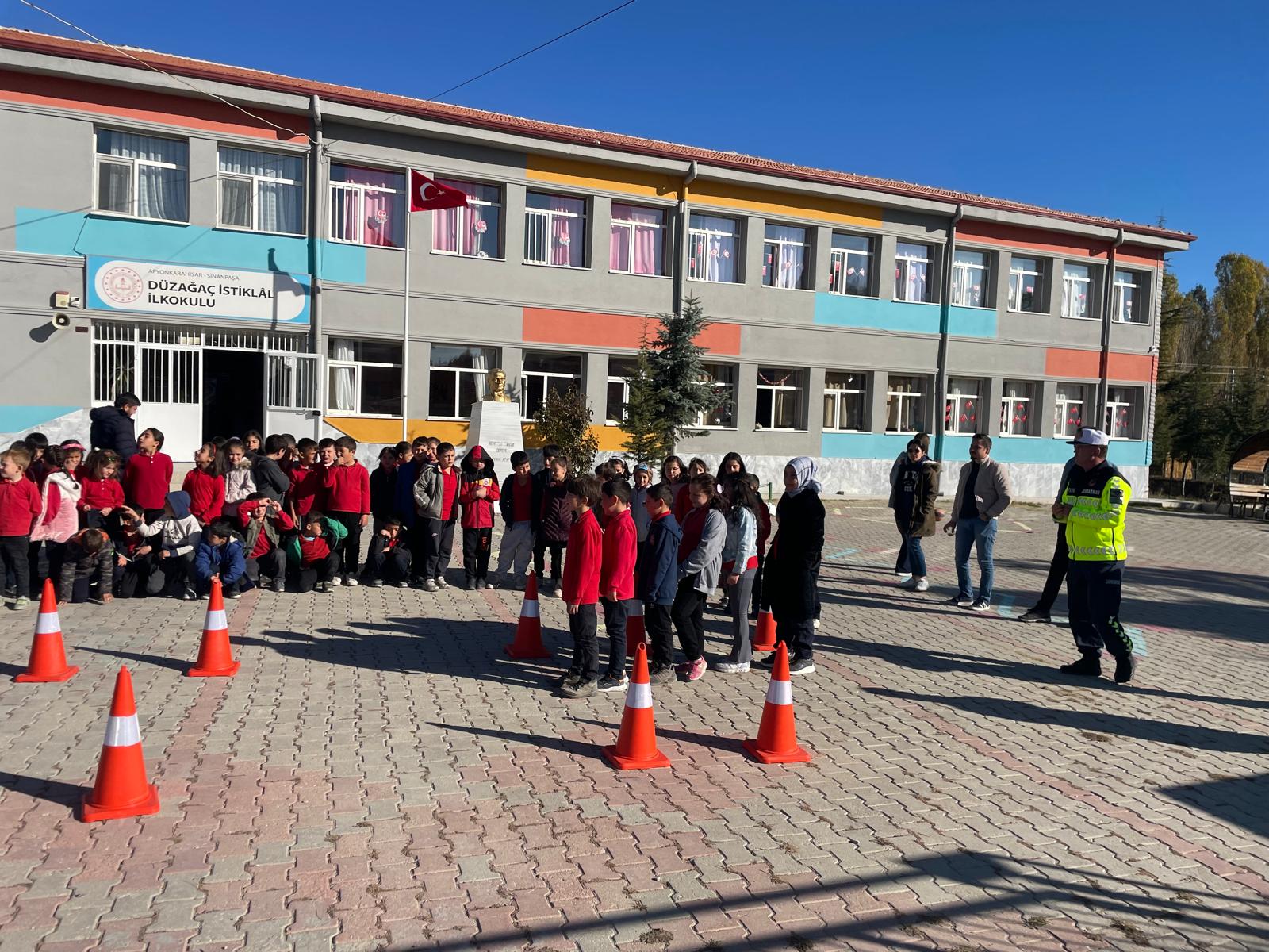 Jandarmadan Öğrencilere Uygulamalı Trafik Eğitimi