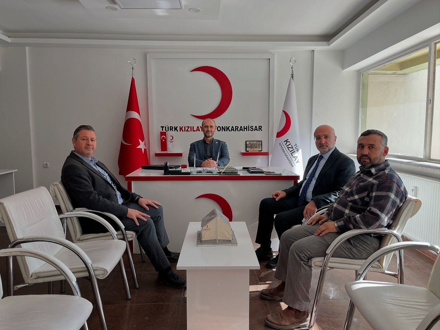 Kızılay Haftası'nda AK Parti Heyetinden Anlamlı Ziyaret