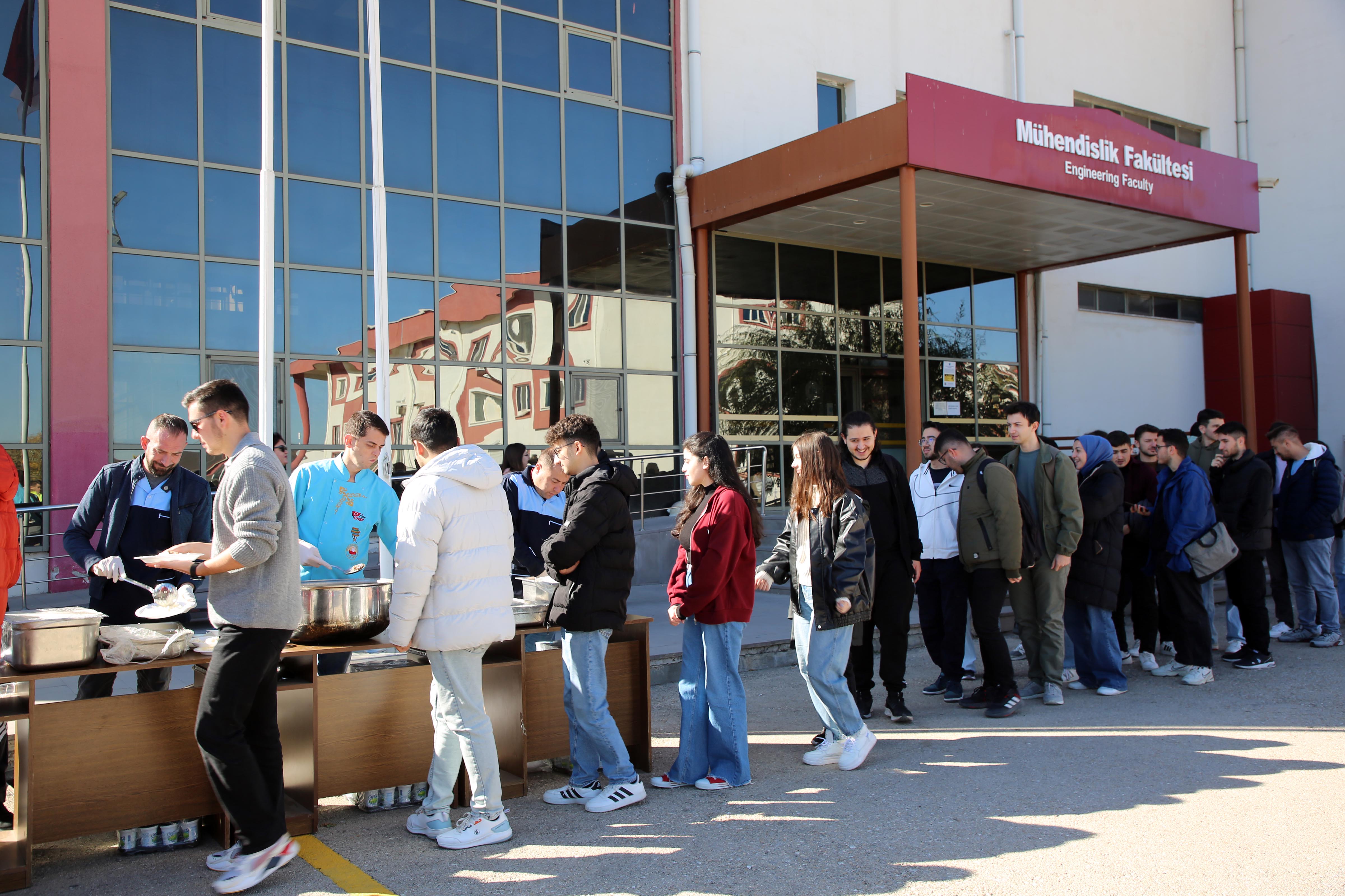 AKÜ Mühendislik Fakültesinde  “Pilav Günü ve Fidan Dikme” Etkinliği