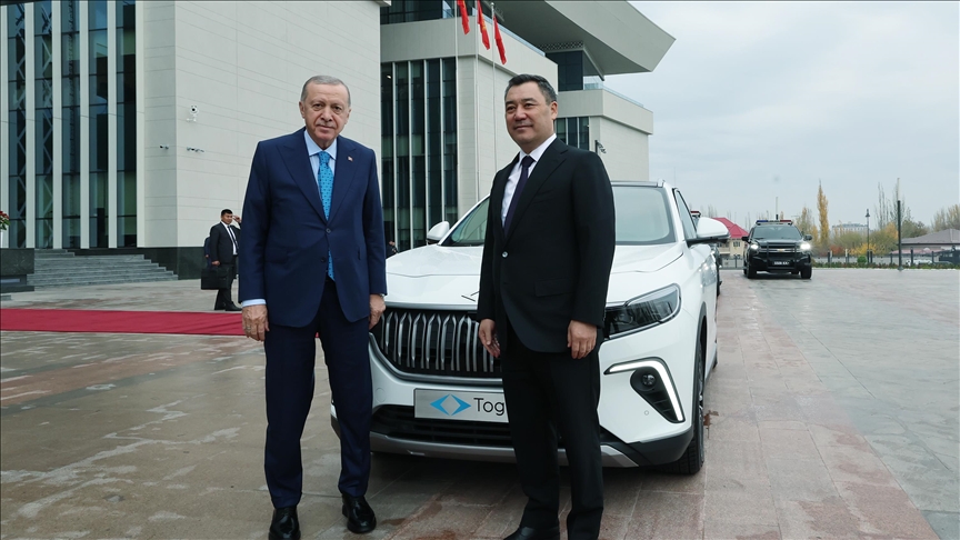 Cumhurbaşkanı Erdoğan, Kırgızistan Cumhurbaşkanı Caparov'a TOGG Hediye Etti