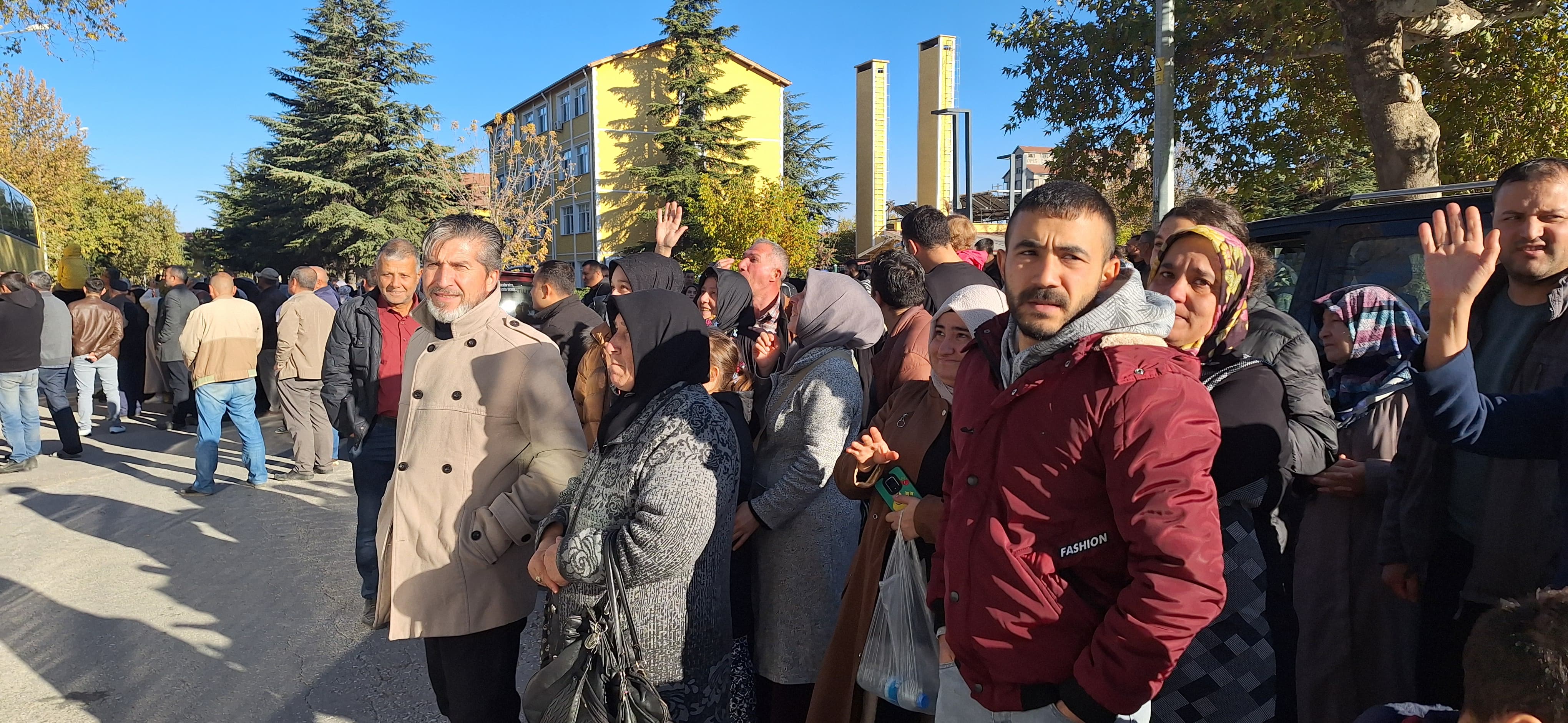 AFYONKARAHİSAR'DA KASIM AYI UMRECİLERİ DUALARLA UĞURLANDI