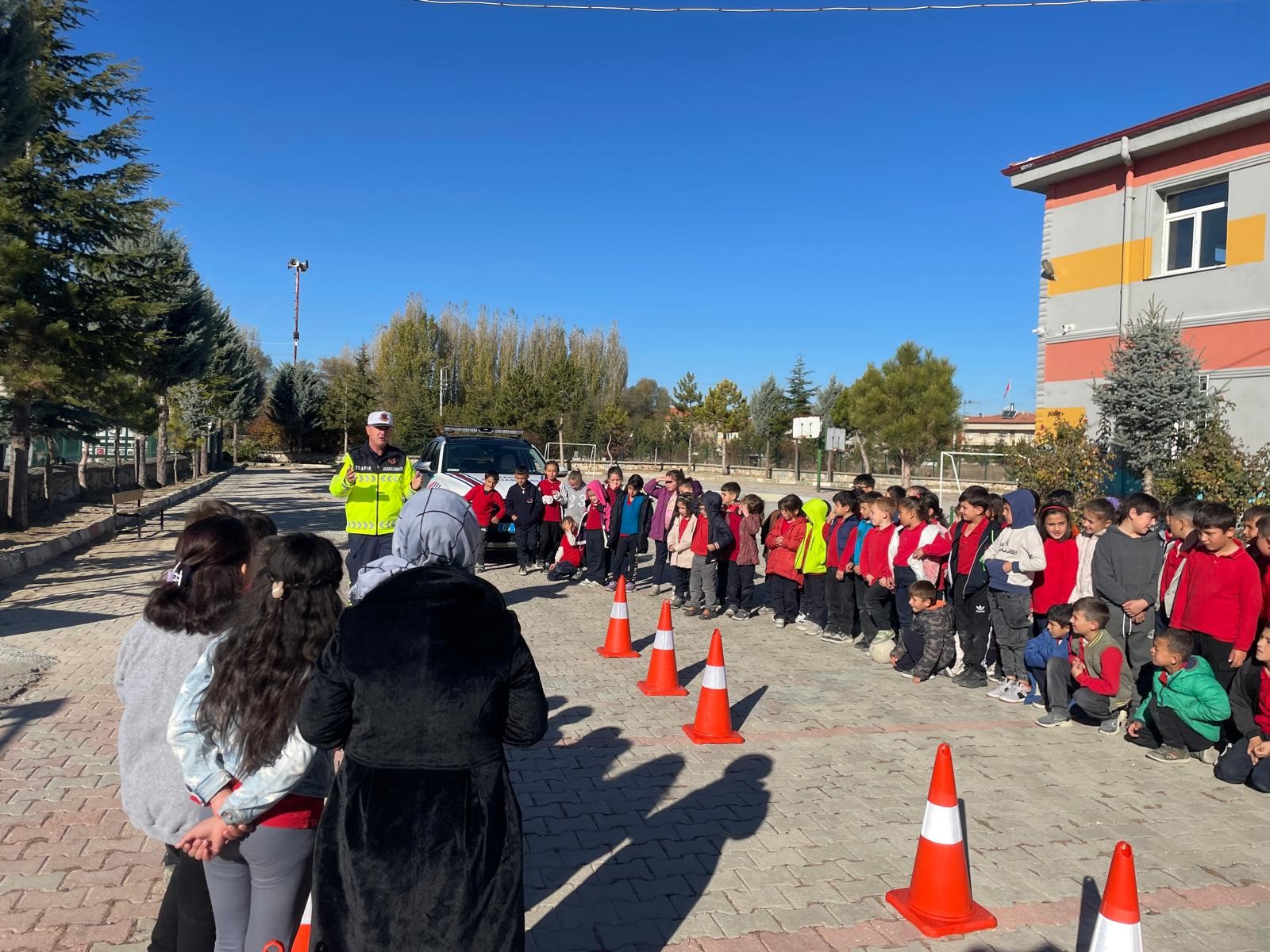 Jandarmadan Öğrencilere Trafik Eğitimi