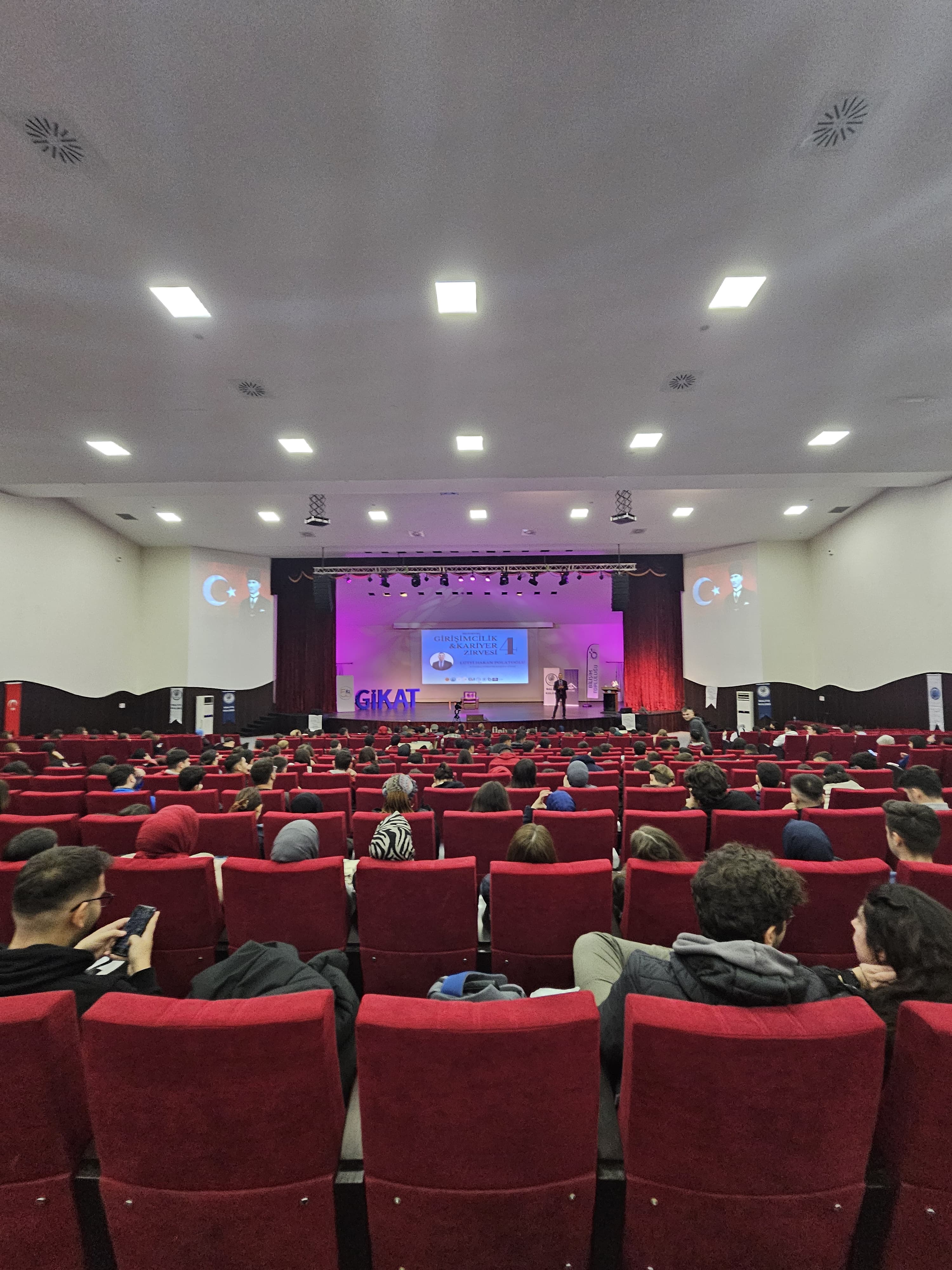 Rahmiye Sare Palalı Koleji Öğrencileri Girişimcilik ve Kariyer Zirvesi'ne Katıldı